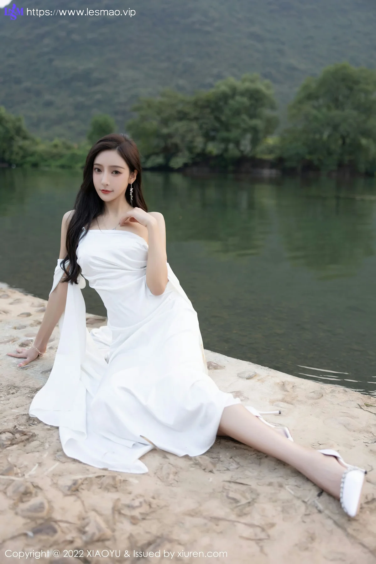 XIAOYU  语画界 Vol.884  王馨瑶yanni 蕾丝内衣户外场景杭州旅拍1 - 19