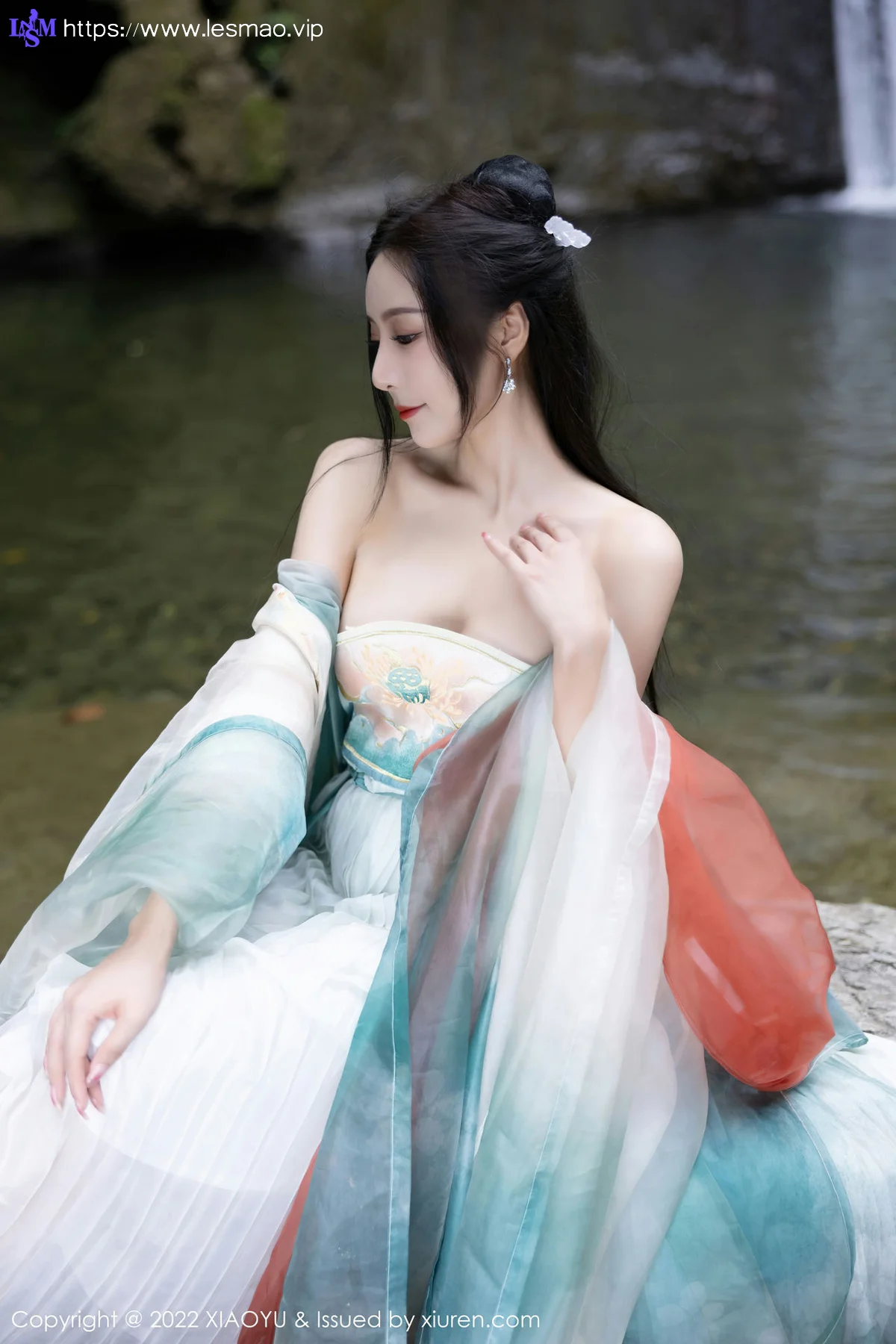 XIAOYU  语画界 Vol.889  王馨瑶yanni 浅色古装户外场景杭州旅拍写真11 - 14