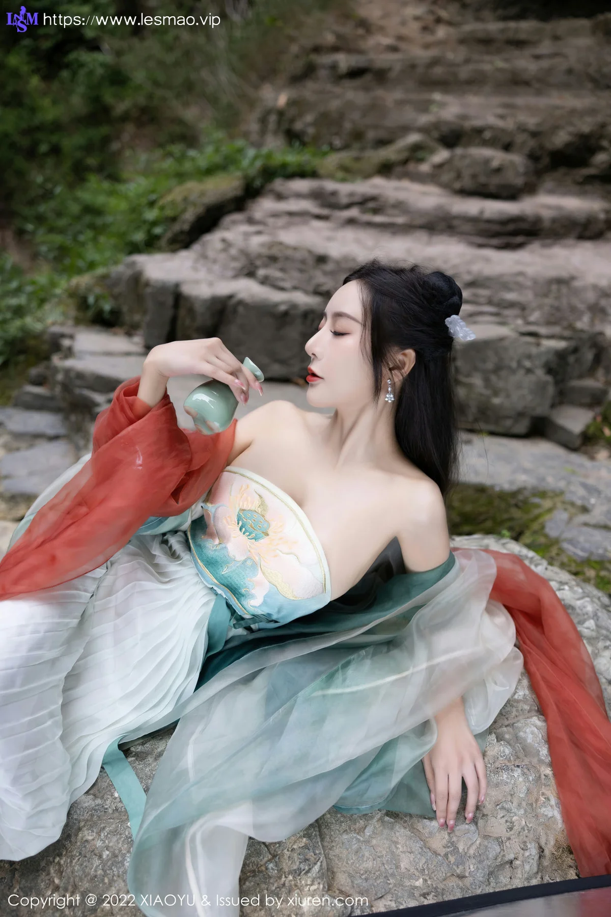 XIAOYU  语画界 Vol.889  王馨瑶yanni 浅色古装户外场景杭州旅拍写真11 - 15