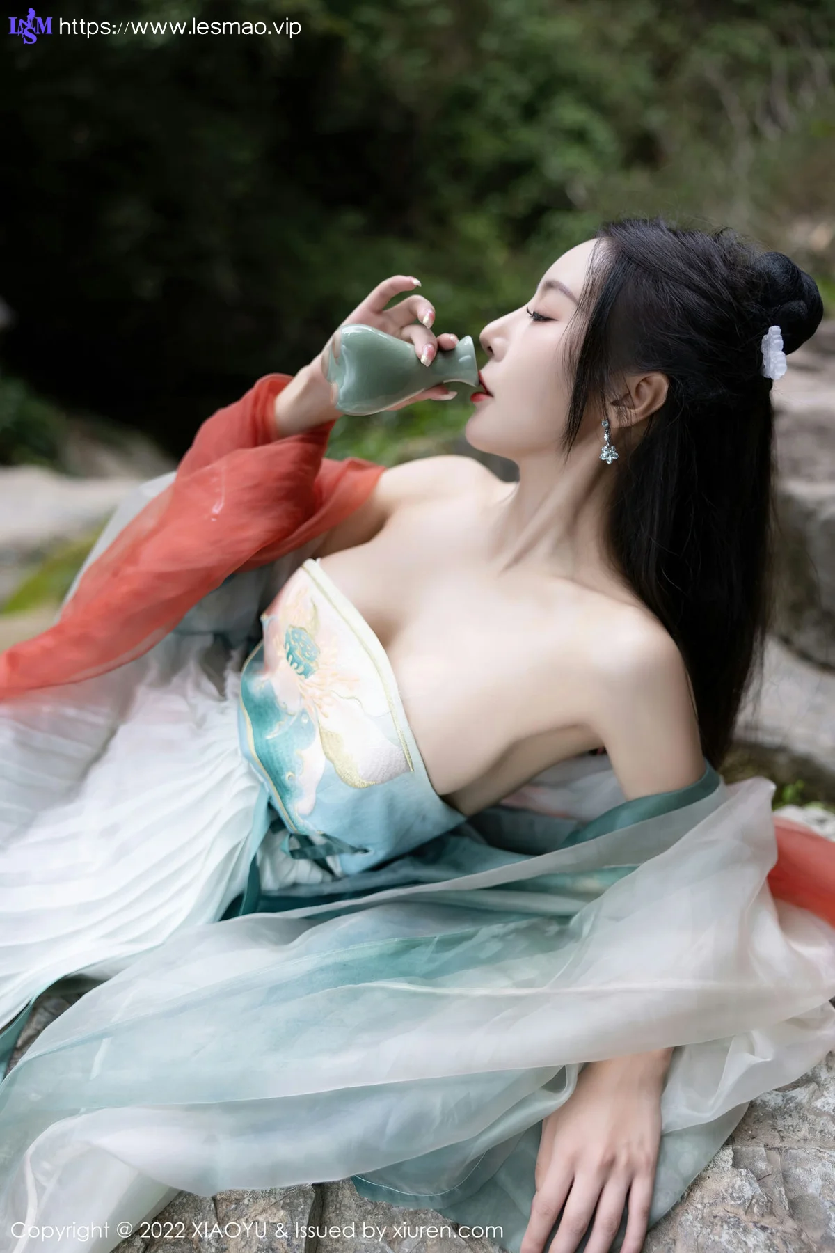 XIAOYU  语画界 Vol.889  王馨瑶yanni 浅色古装户外场景杭州旅拍写真11 - 16
