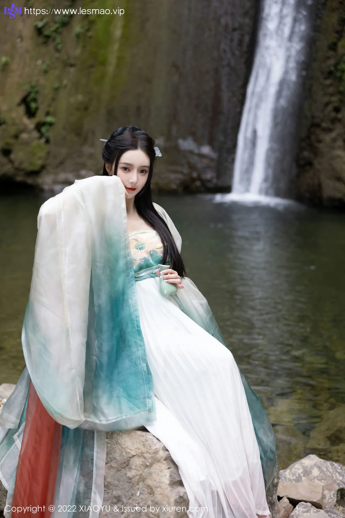 XIAOYU  语画界 Vol.889  王馨瑶yanni 浅色古装户外场景杭州旅拍写真11 - 18