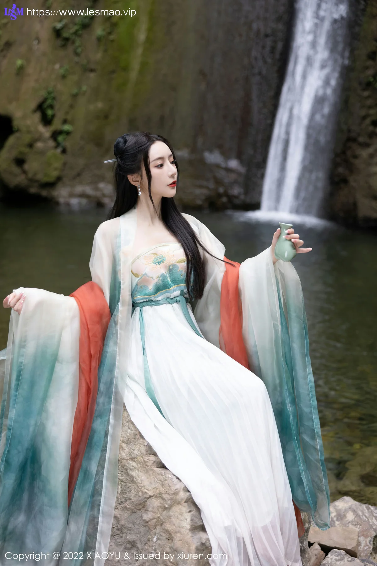 XIAOYU  语画界 Vol.889  王馨瑶yanni 浅色古装户外场景杭州旅拍写真11 - 19
