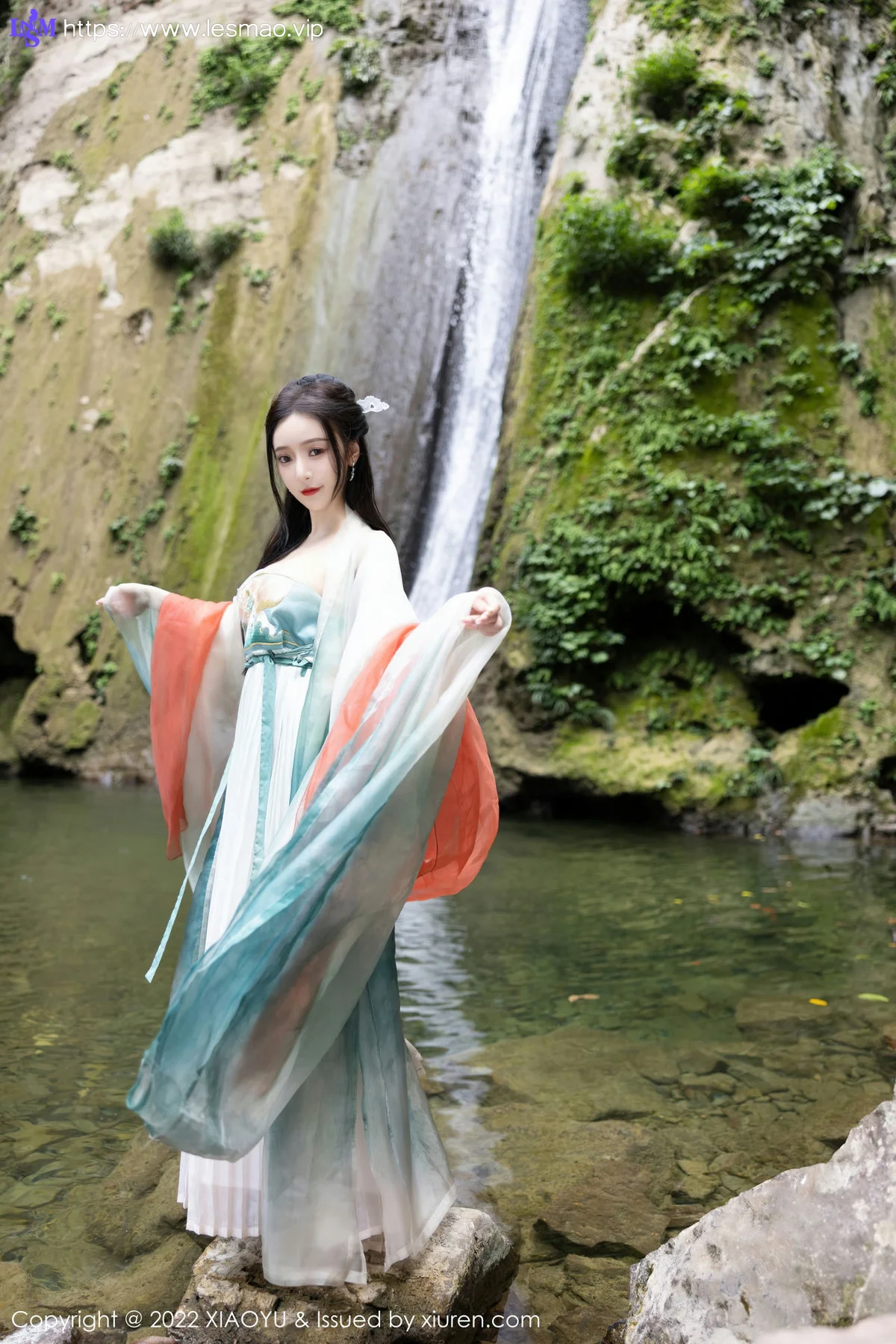 XIAOYU  语画界 Vol.889  王馨瑶yanni 浅色古装户外场景杭州旅拍写真11 - 22