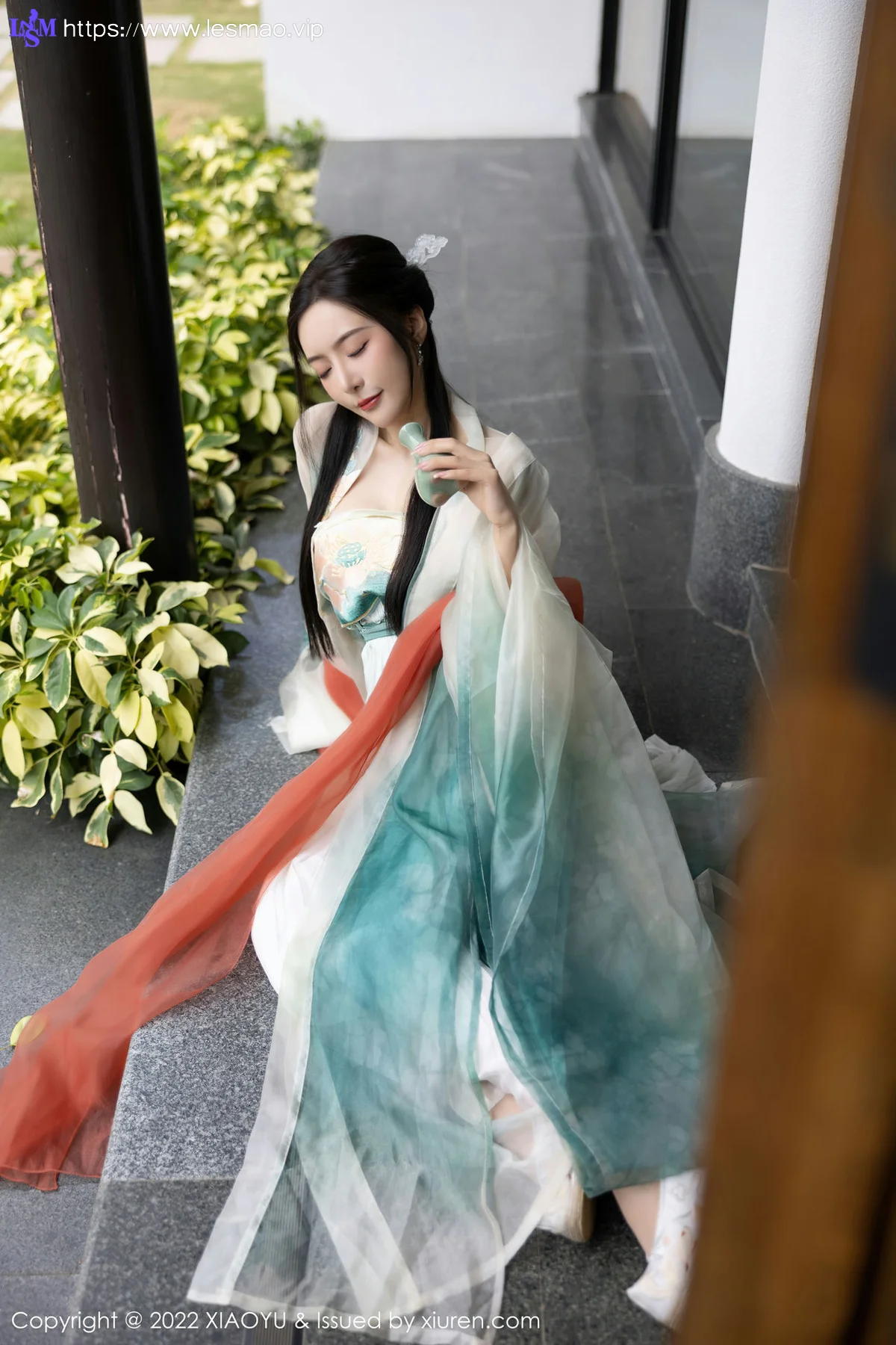 XIAOYU  语画界 Vol.889  王馨瑶yanni 浅色古装户外场景杭州旅拍写真11 - 26
