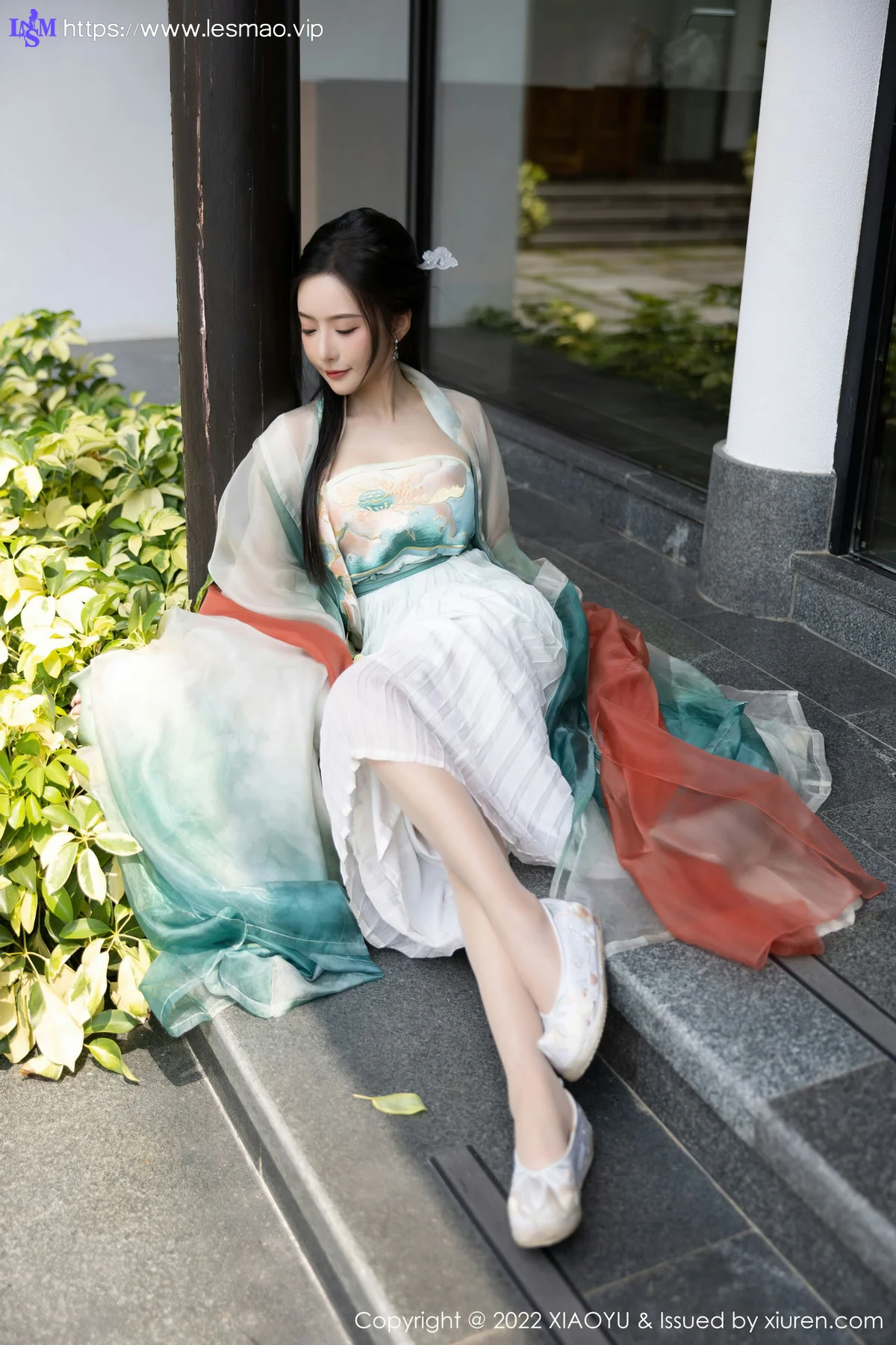 XIAOYU  语画界 Vol.889  王馨瑶yanni 浅色古装户外场景杭州旅拍写真11 - 29