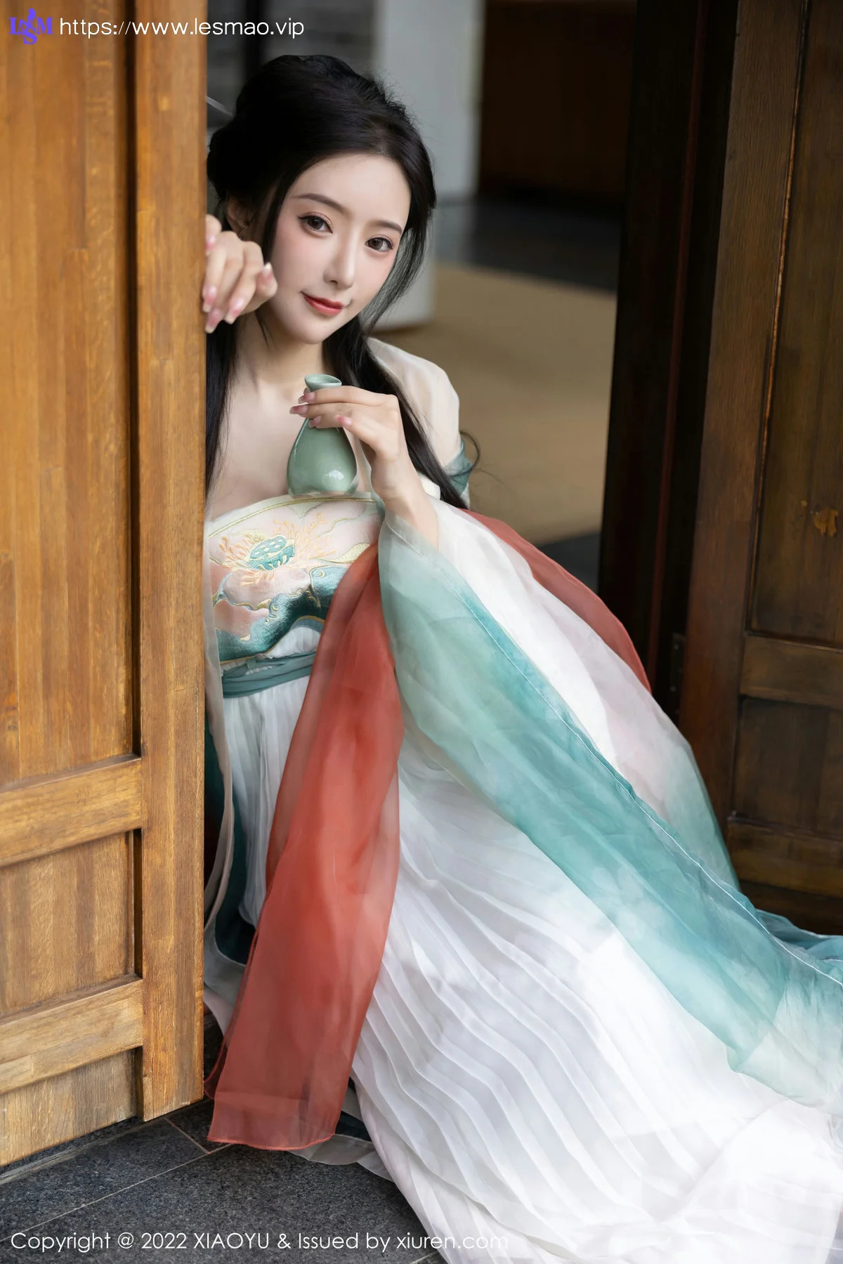 XIAOYU  语画界 Vol.889  王馨瑶yanni 浅色古装户外场景杭州旅拍写真11 - 32