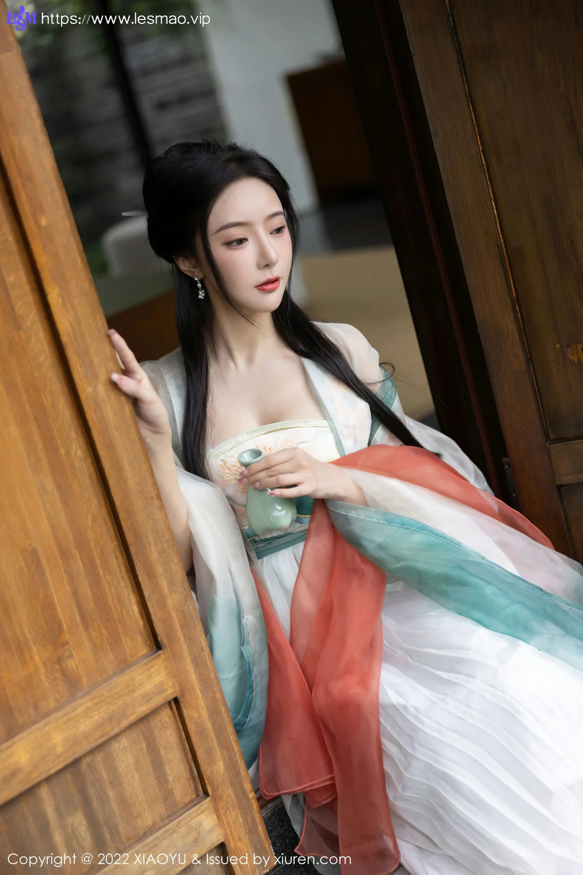 XIAOYU  语画界 Vol.889  王馨瑶yanni 浅色古装户外场景杭州旅拍写真11 - 33