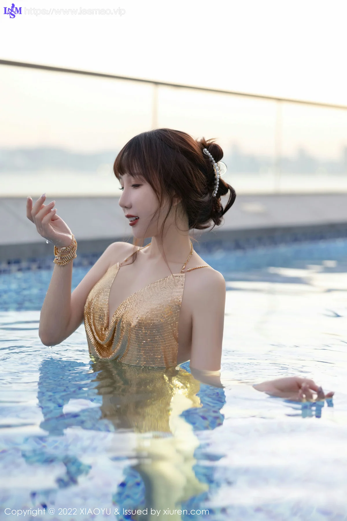 XIAOYU  语画界 Vol.890  波巧酱 吊带短裙泳池场景拍摄性感写真1 - 14