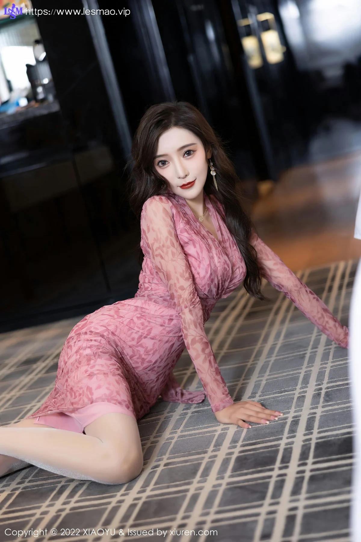 XIAOYU  语画界 Vol.899  王馨瑶yanni 户外场景拍摄连衣短裙性感写真1 - 18