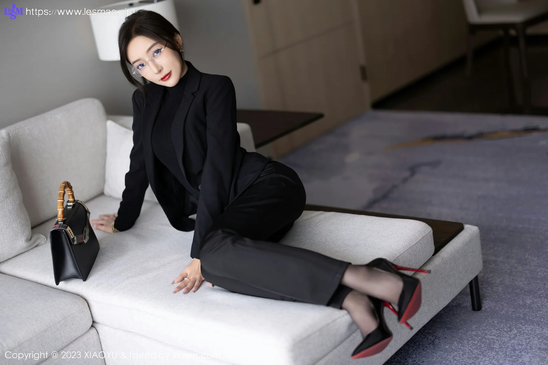 XIAOYU  语画界 Vol.974  王馨瑶yanni 黑色制服Ol性感写真11 - 27