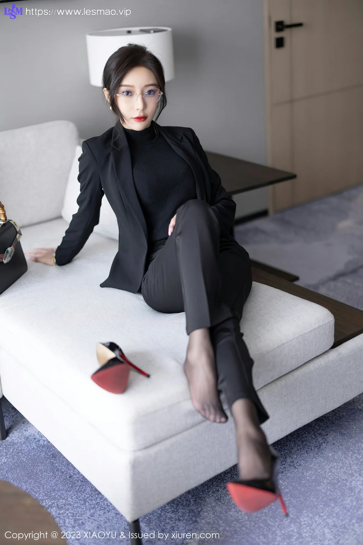 XIAOYU  语画界 Vol.974  王馨瑶yanni 黑色制服Ol性感写真11 - 30