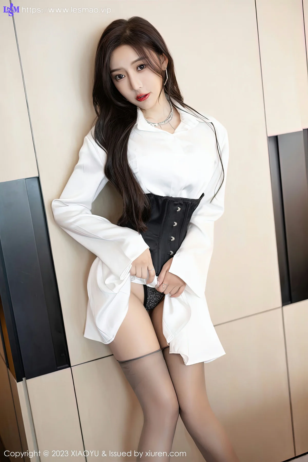 XIAOYU  语画界 Vol.990  王馨瑶yanni 魅惑灰丝性感写真1 - 16