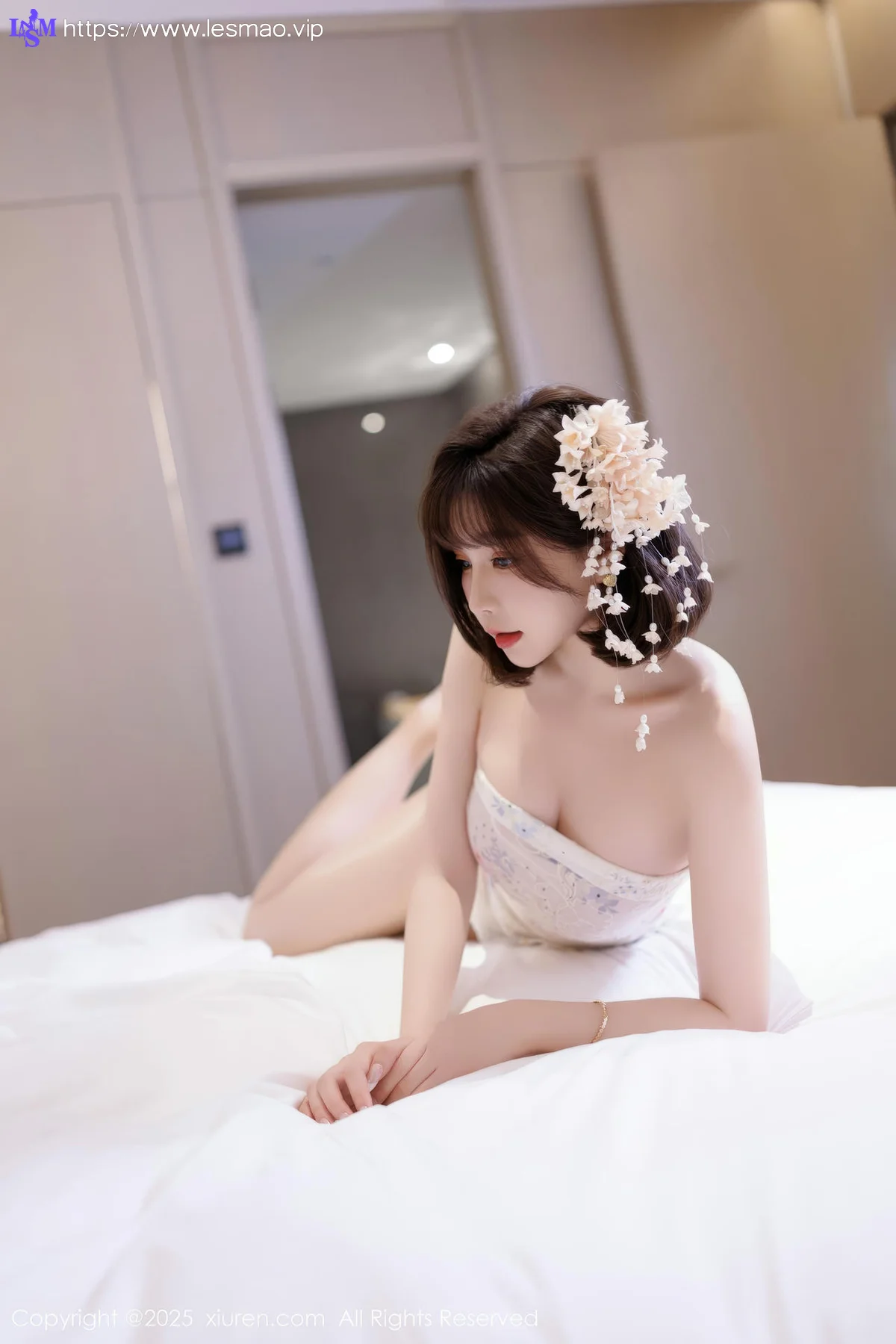 XiuRen 秀人 No.10048 徐莉芝Booty 香肩美腿短裙 - 65