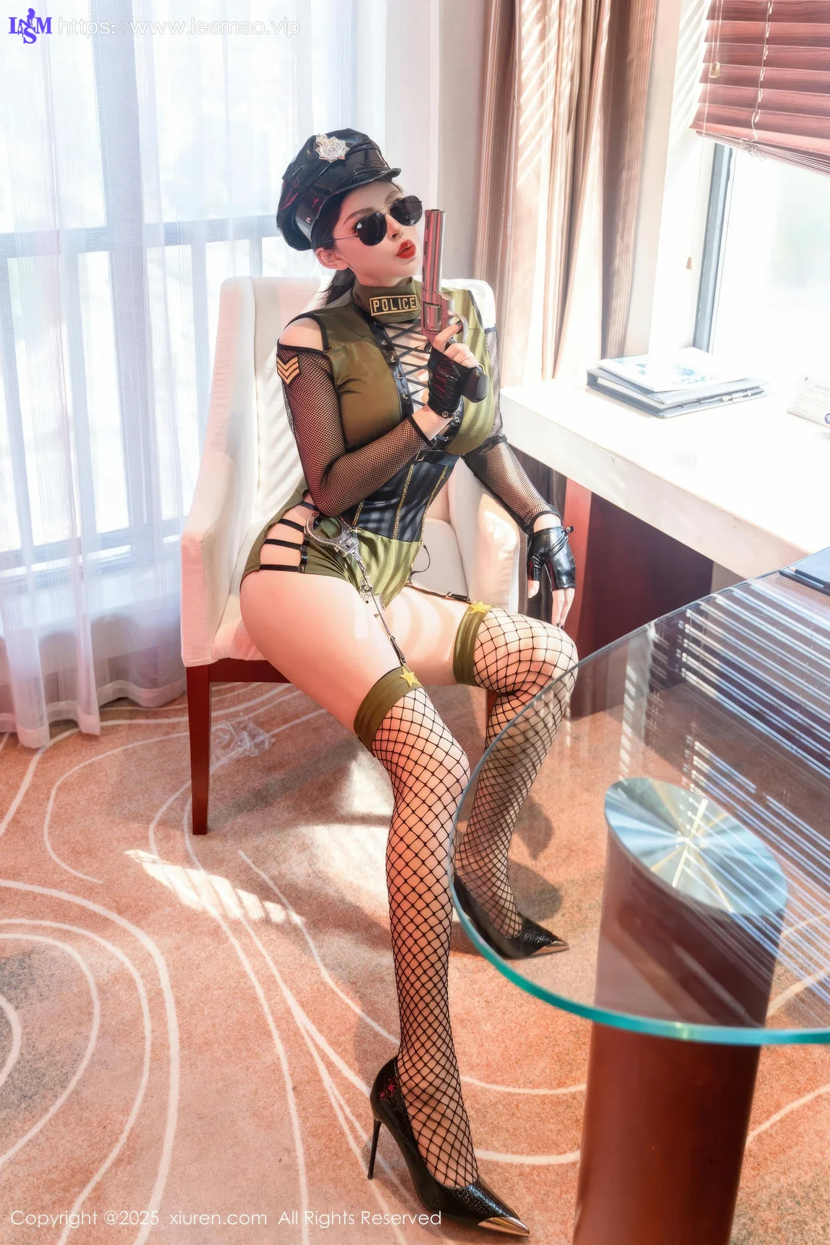 XiuRen 秀人 No.10064 伊丽莎有点白 制服网袜诱惑欧范 - 9