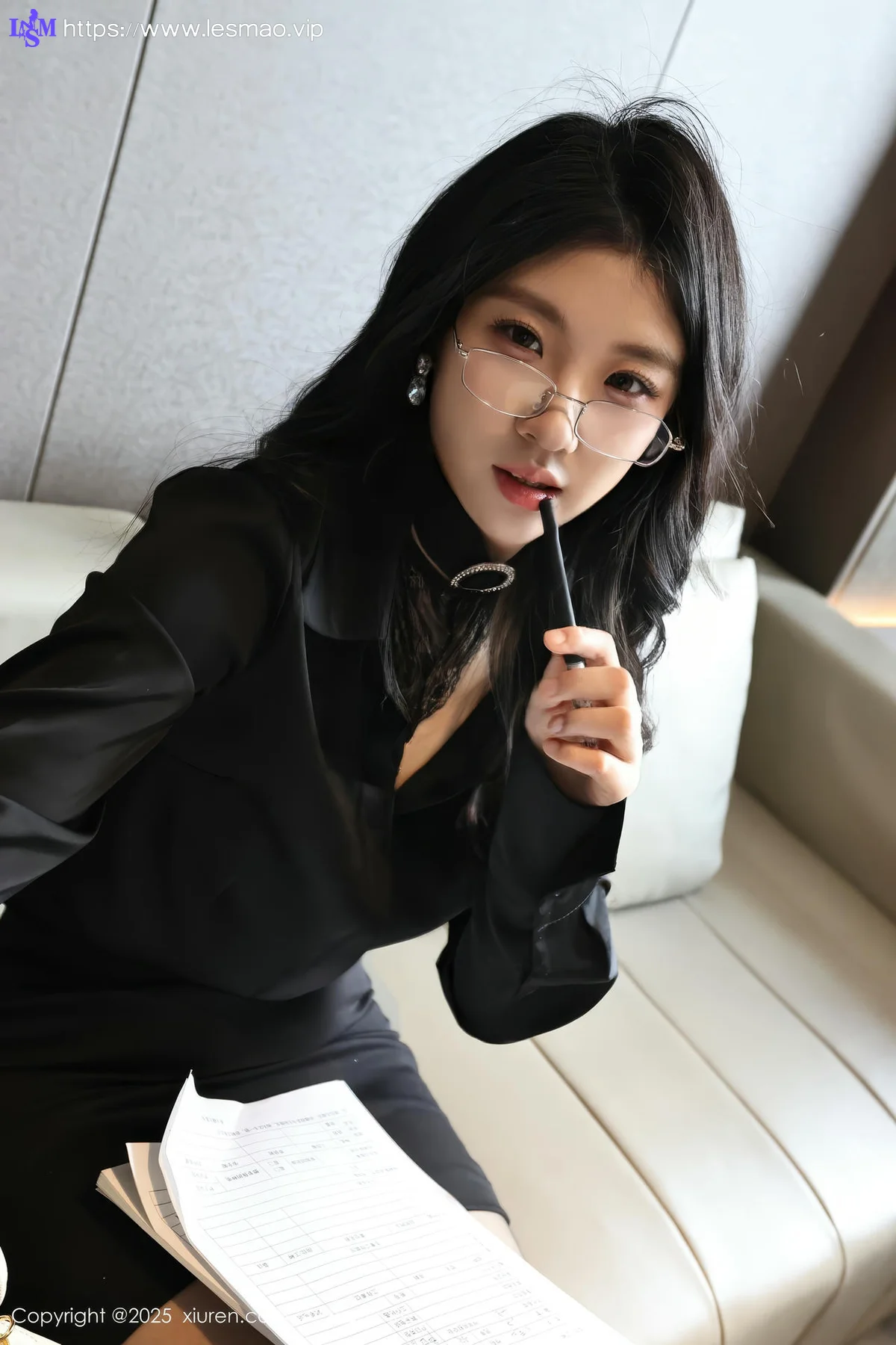 XiuRen 秀人 No.10167 小芭乐 黑色OL魅惑黑丝服饰 - 16