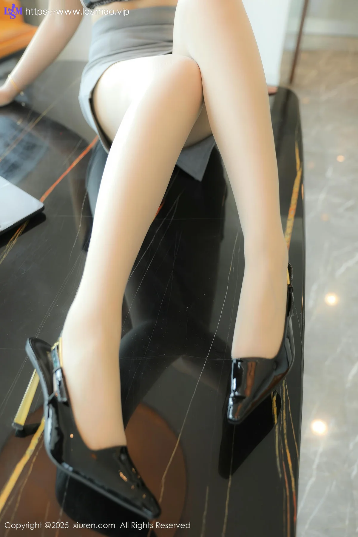 XiuRen 秀人 No.10213 希雅sia 性感OL服饰白丝 - 41