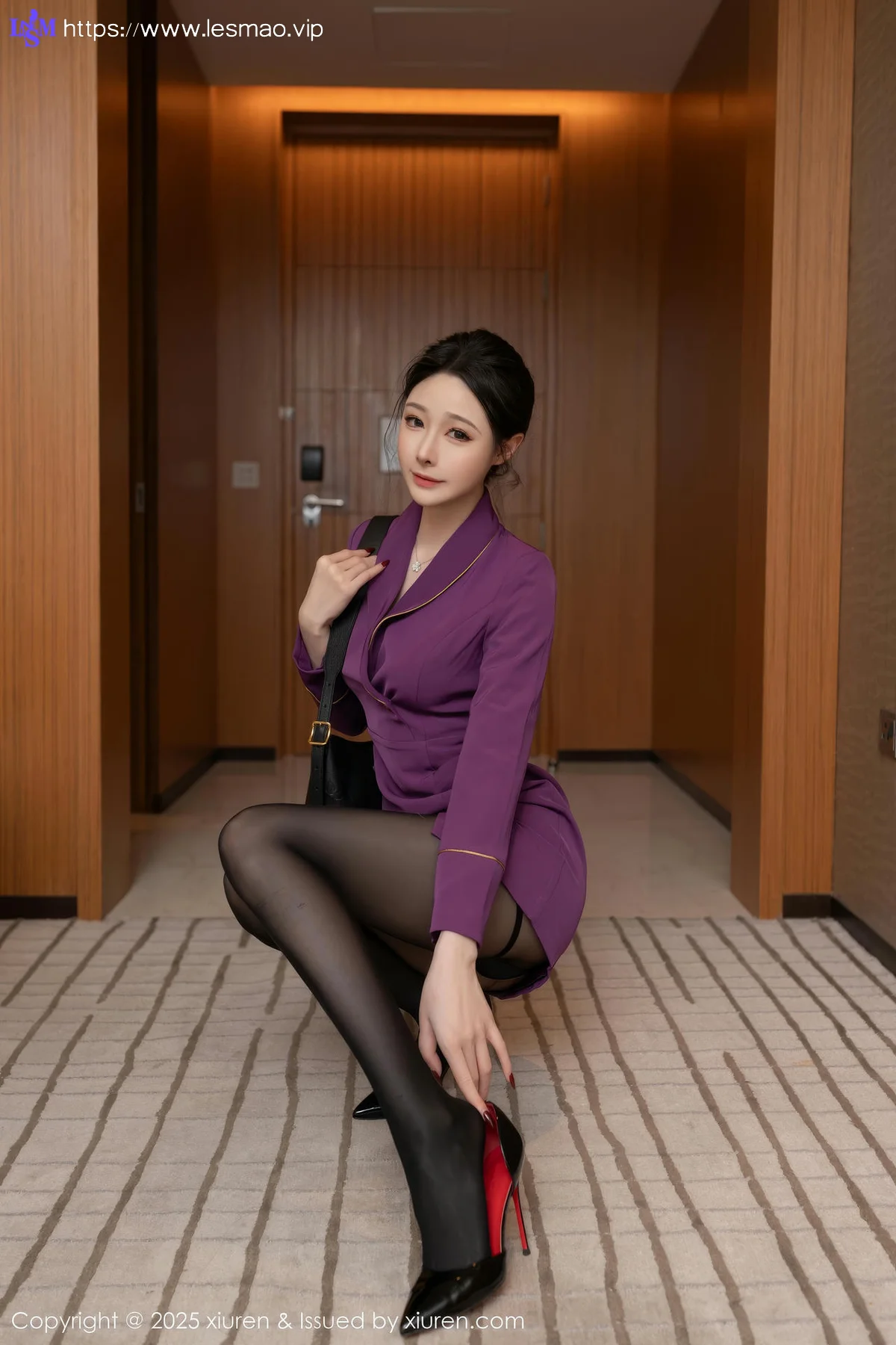 XiuRen 秀人 No.10290 小逗逗 紫色制服魅惑黑丝 - 11