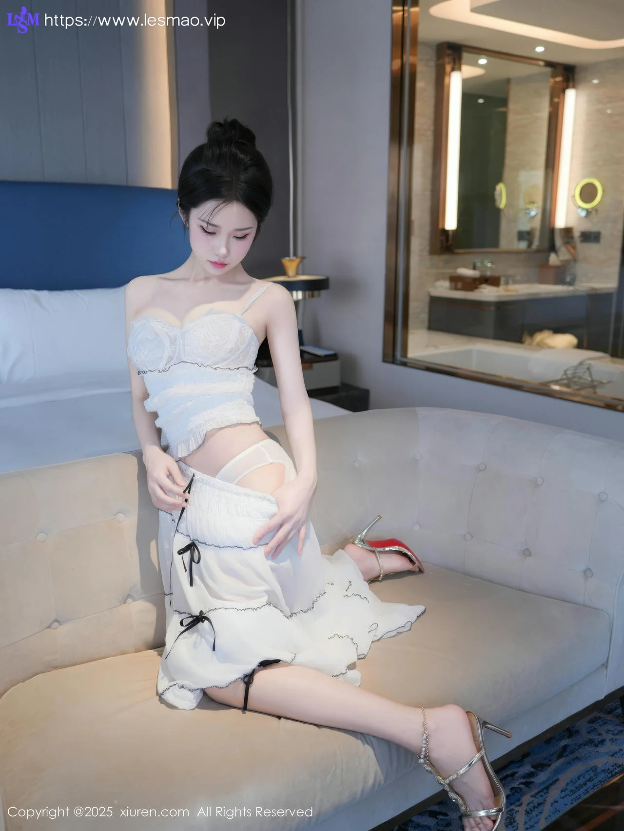 XiuRen 秀人 No.10310 奶芙酱-EVA白色连衣裙香肩美女 - 36