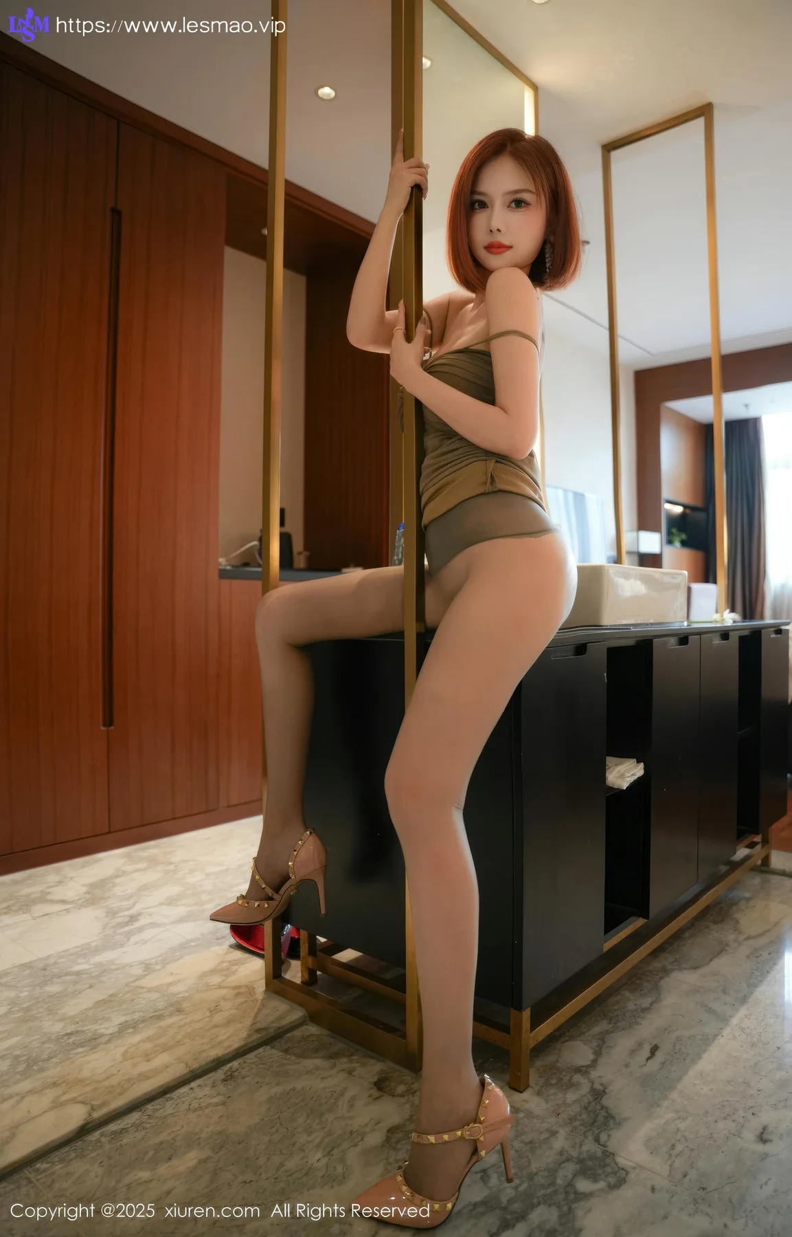 XiuRen 秀人 No.10312 白芷yy 灰色包臀裙短发美女 - 56