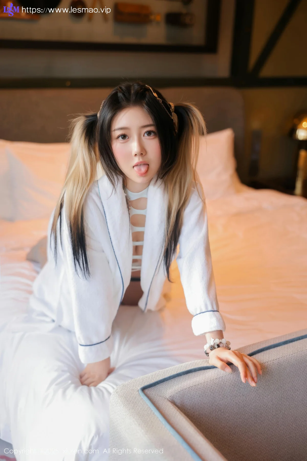 XiuRen 秀人 No.10394 诺诺Hsu 睡袍萝莉情趣连体衣 - 26