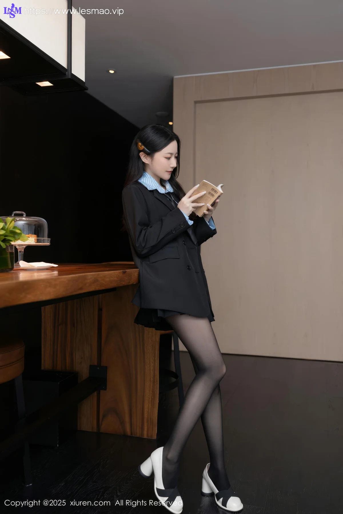 XiuRen 秀人 No.10412 鱼子酱Fish 黑色短裙婀娜动人身段 - 11