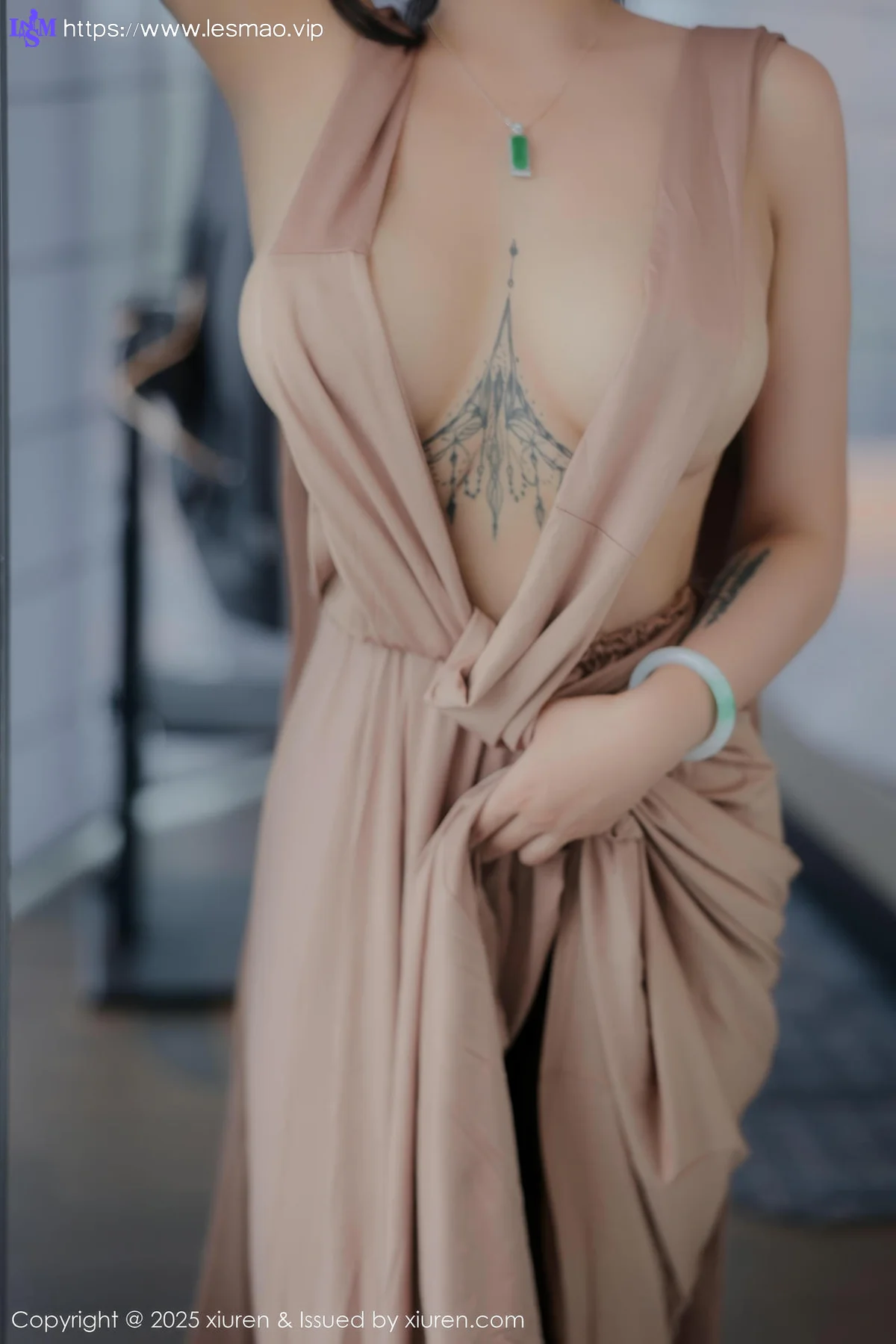 XiuRen 秀人 No.10432 娜比 暖灰色长裙翘臀爆乳 - 71