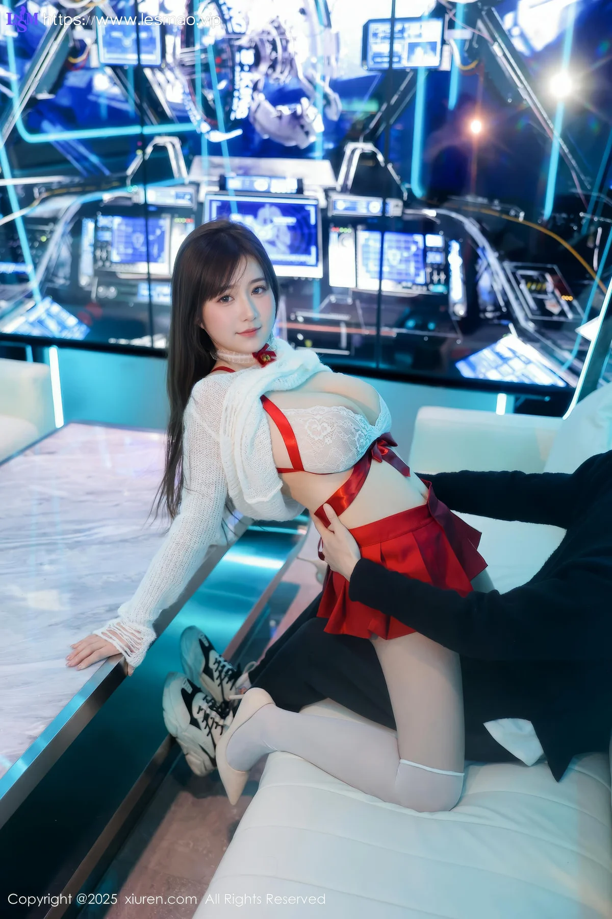 XiuRen 秀人 No.10470 小肉肉咪 童颜巨乳红色短裙白色丝袜 - 26