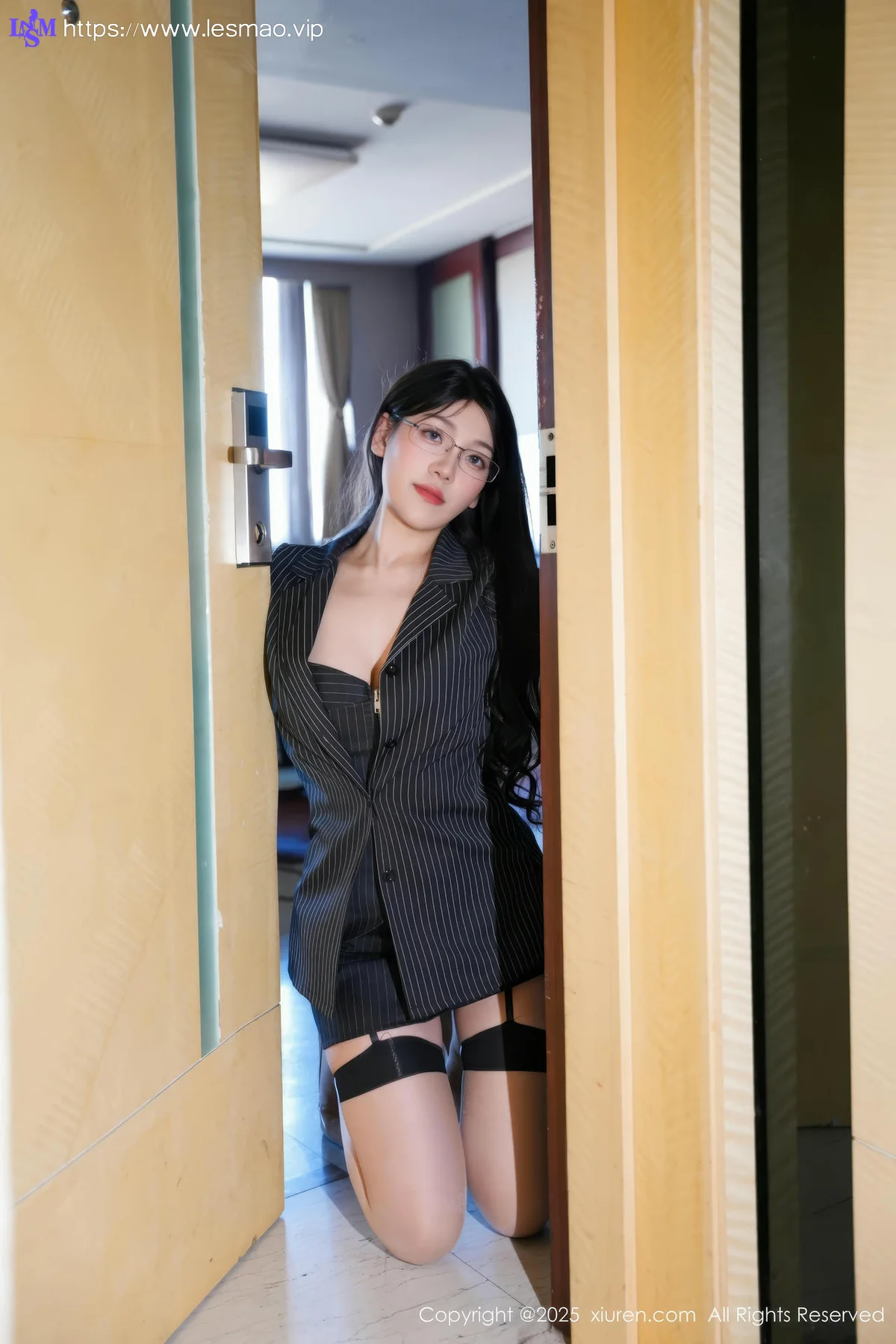 XiuRen 秀人 No.10487 美悠 黑色OL苗条身段 - 23