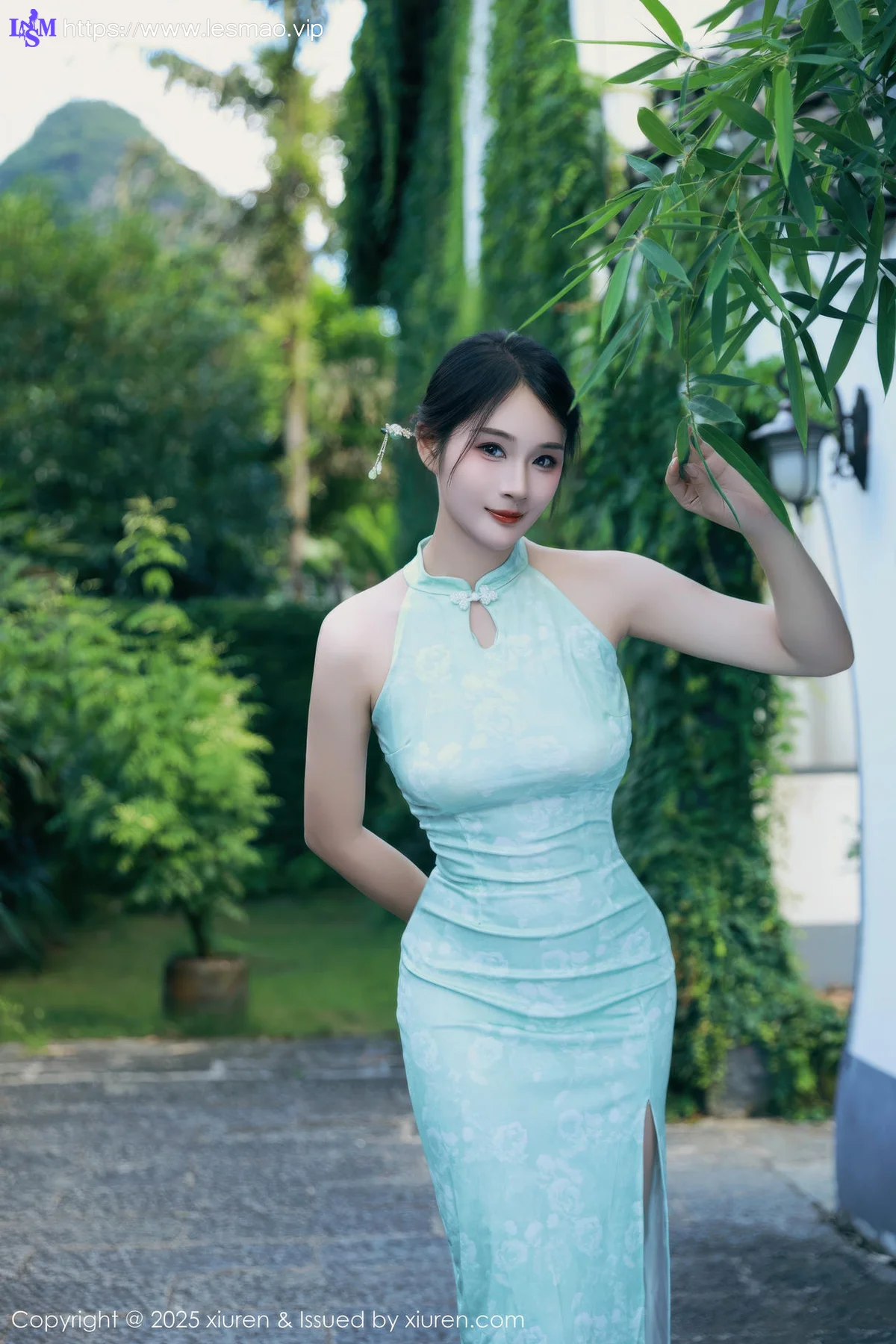 XiuRen 秀人 No.10538 南乔 浅绿色旗袍户外写真 - 5