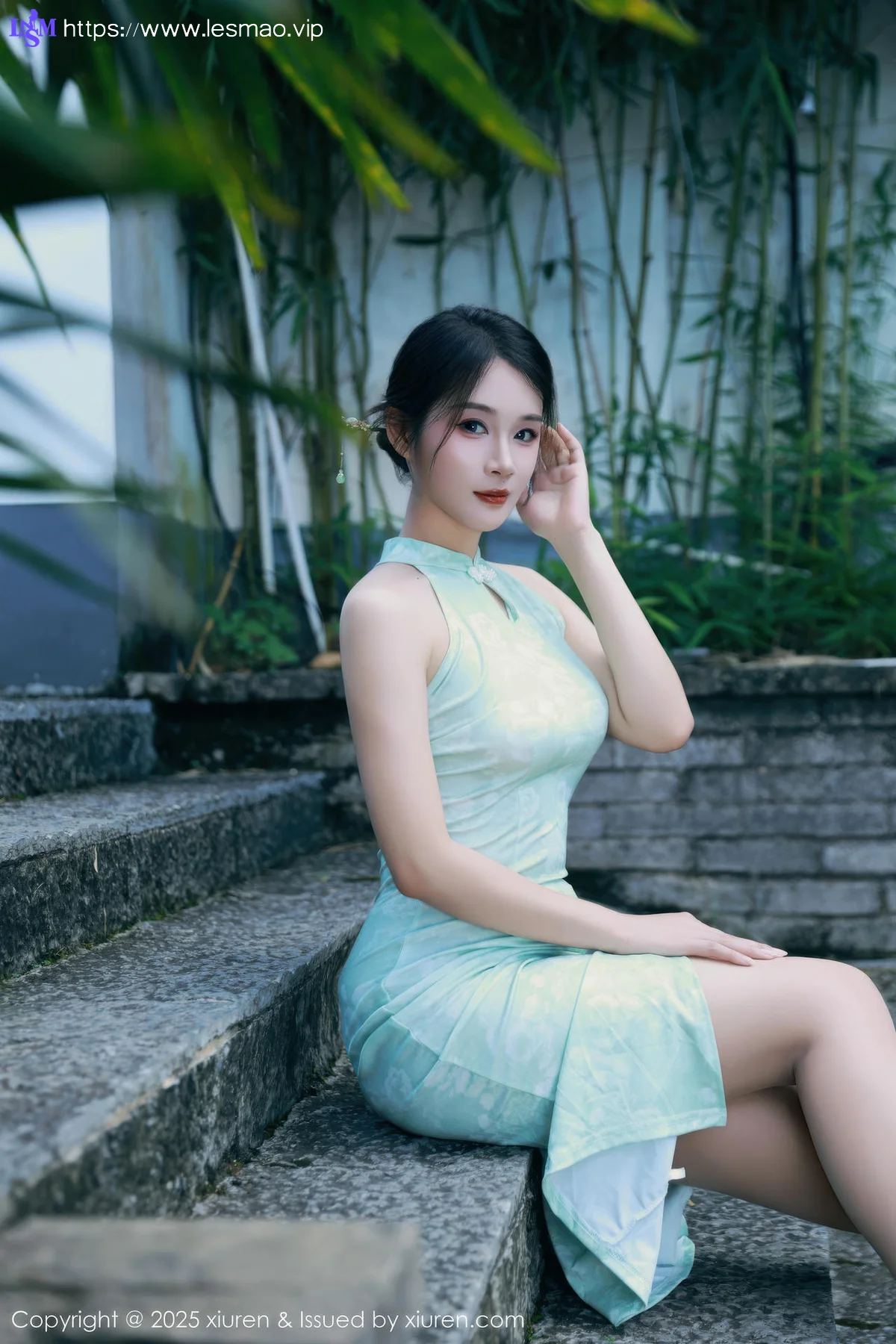 XiuRen 秀人 No.10538 南乔 浅绿色旗袍户外写真 - 12
