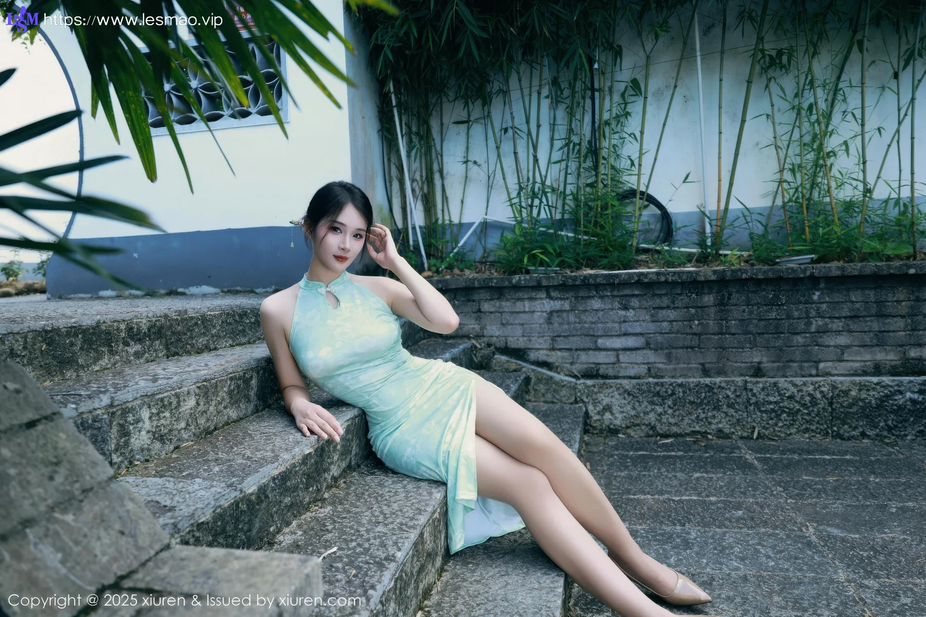 XiuRen 秀人 No.10538 南乔 浅绿色旗袍户外写真 - 14