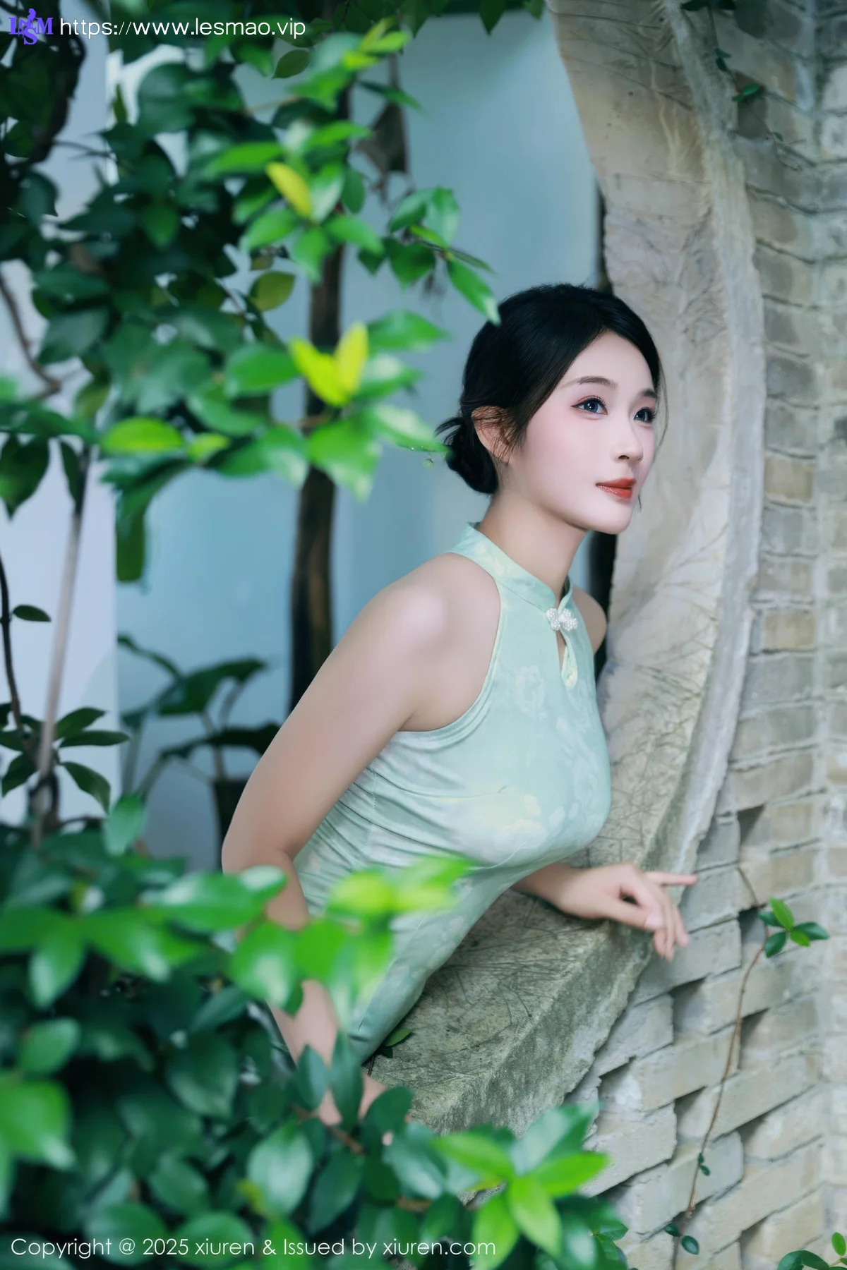 XiuRen 秀人 No.10538 南乔 浅绿色旗袍户外写真 - 19