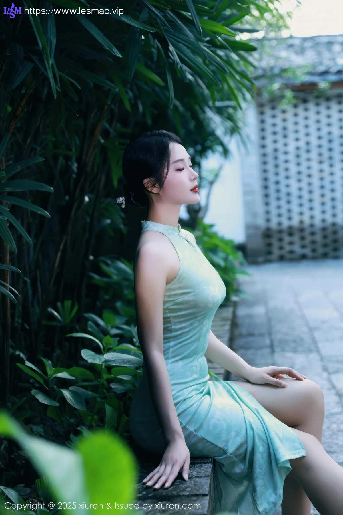 XiuRen 秀人 No.10538 南乔 浅绿色旗袍户外写真 - 22