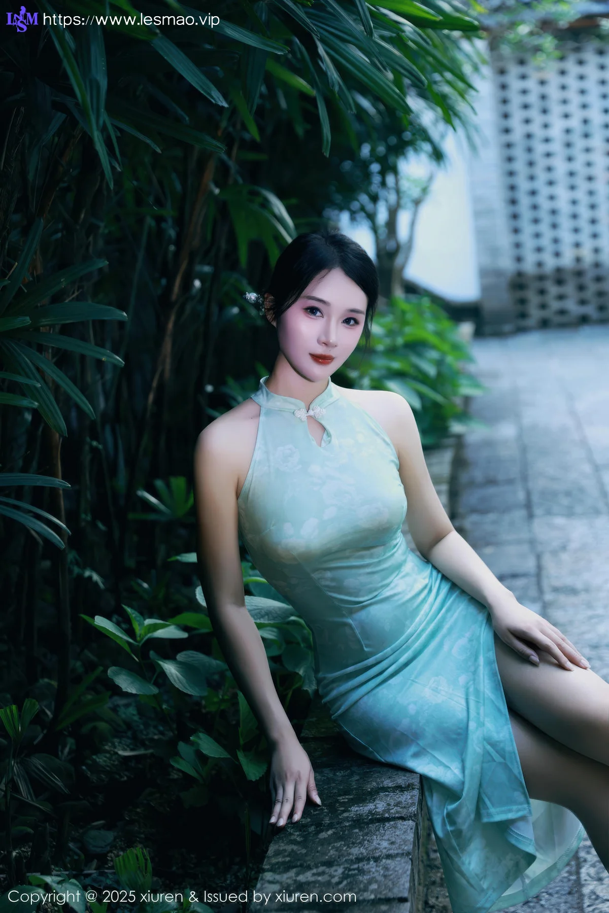 XiuRen 秀人 No.10538 南乔 浅绿色旗袍户外写真 - 23
