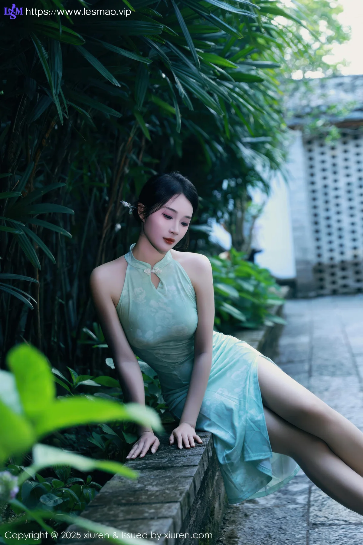 XiuRen 秀人 No.10538 南乔 浅绿色旗袍户外写真 - 26