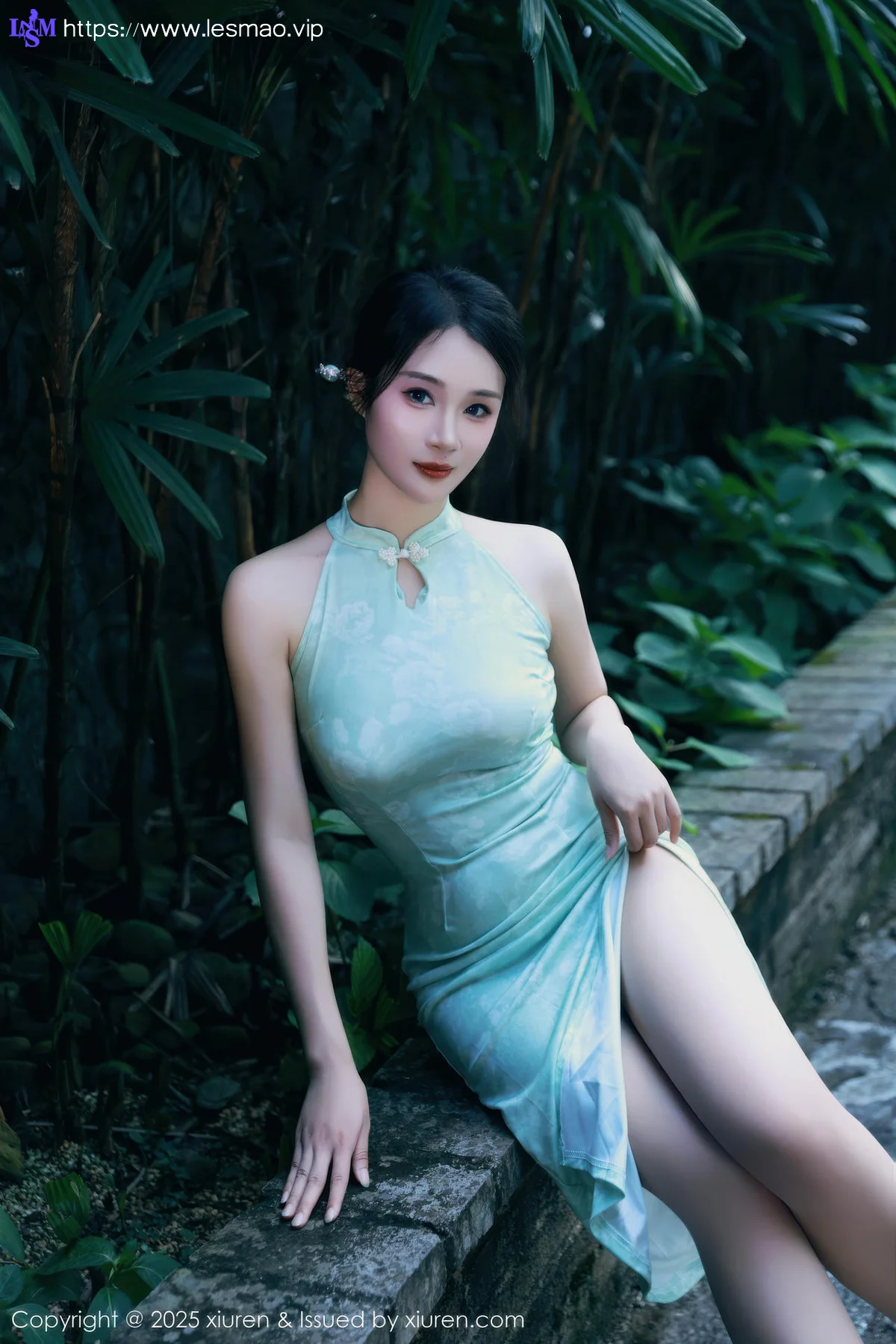 XiuRen 秀人 No.10538 南乔 浅绿色旗袍户外写真 - 27