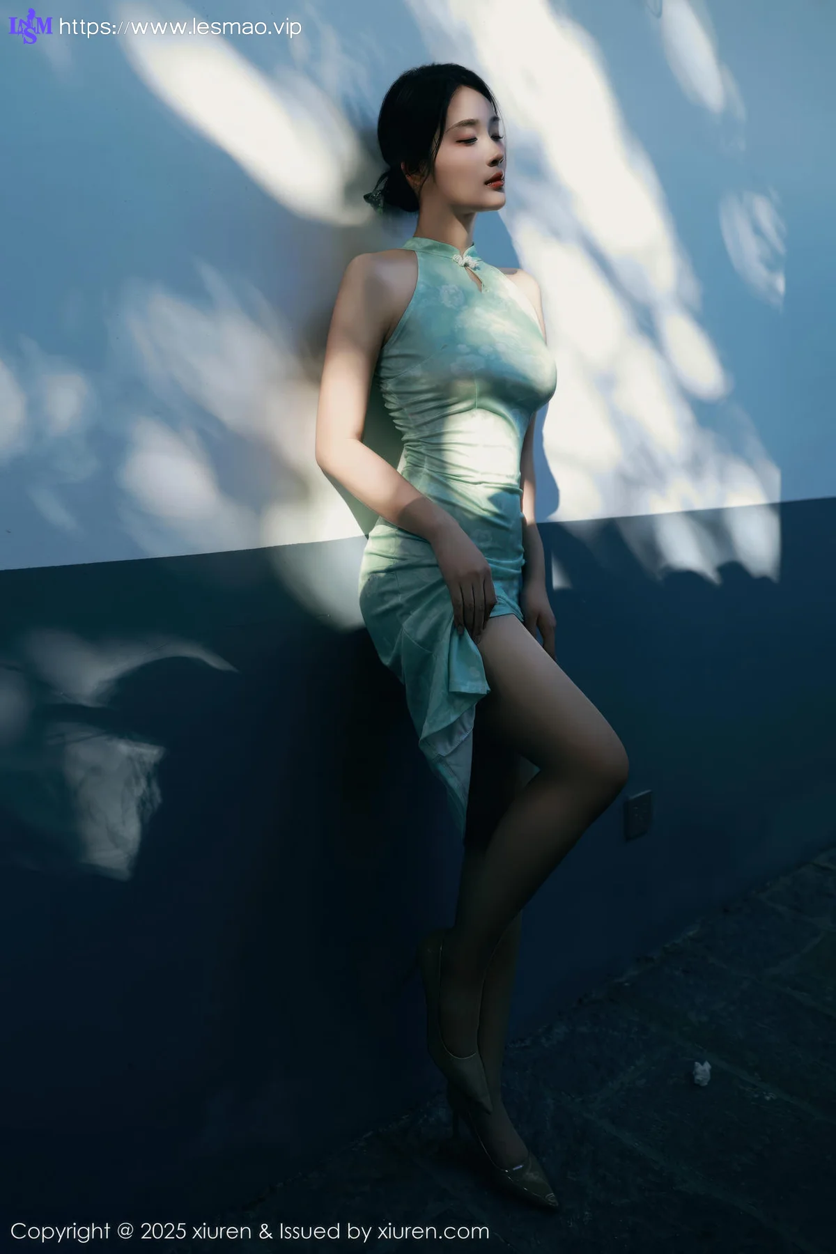 XiuRen 秀人 No.10538 南乔 浅绿色旗袍户外写真 - 31