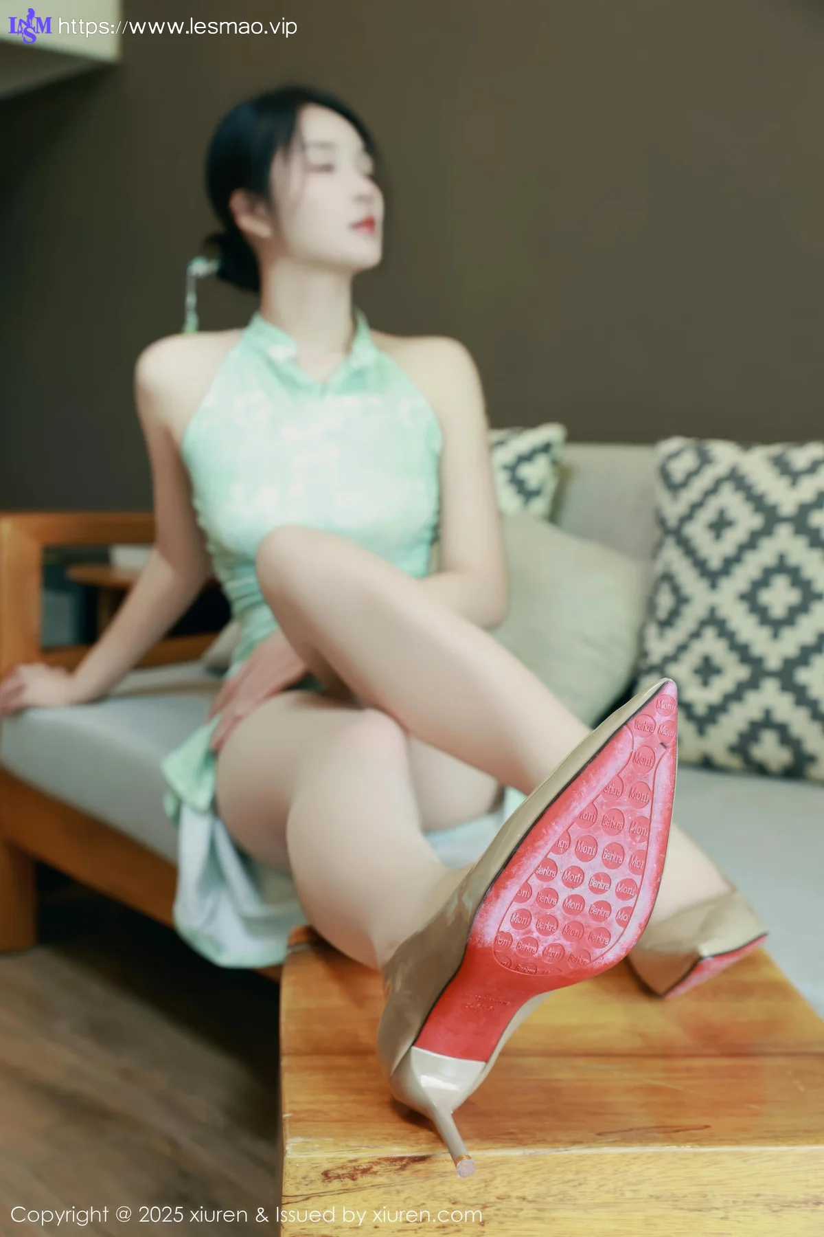XiuRen 秀人 No.10538 南乔 浅绿色旗袍户外写真 - 39