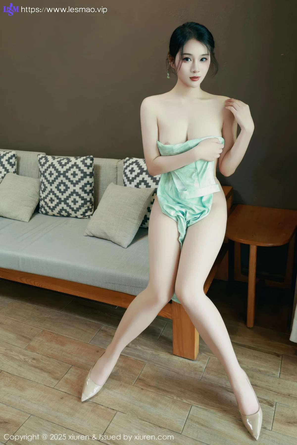 XiuRen 秀人 No.10538 南乔 浅绿色旗袍户外写真 - 41