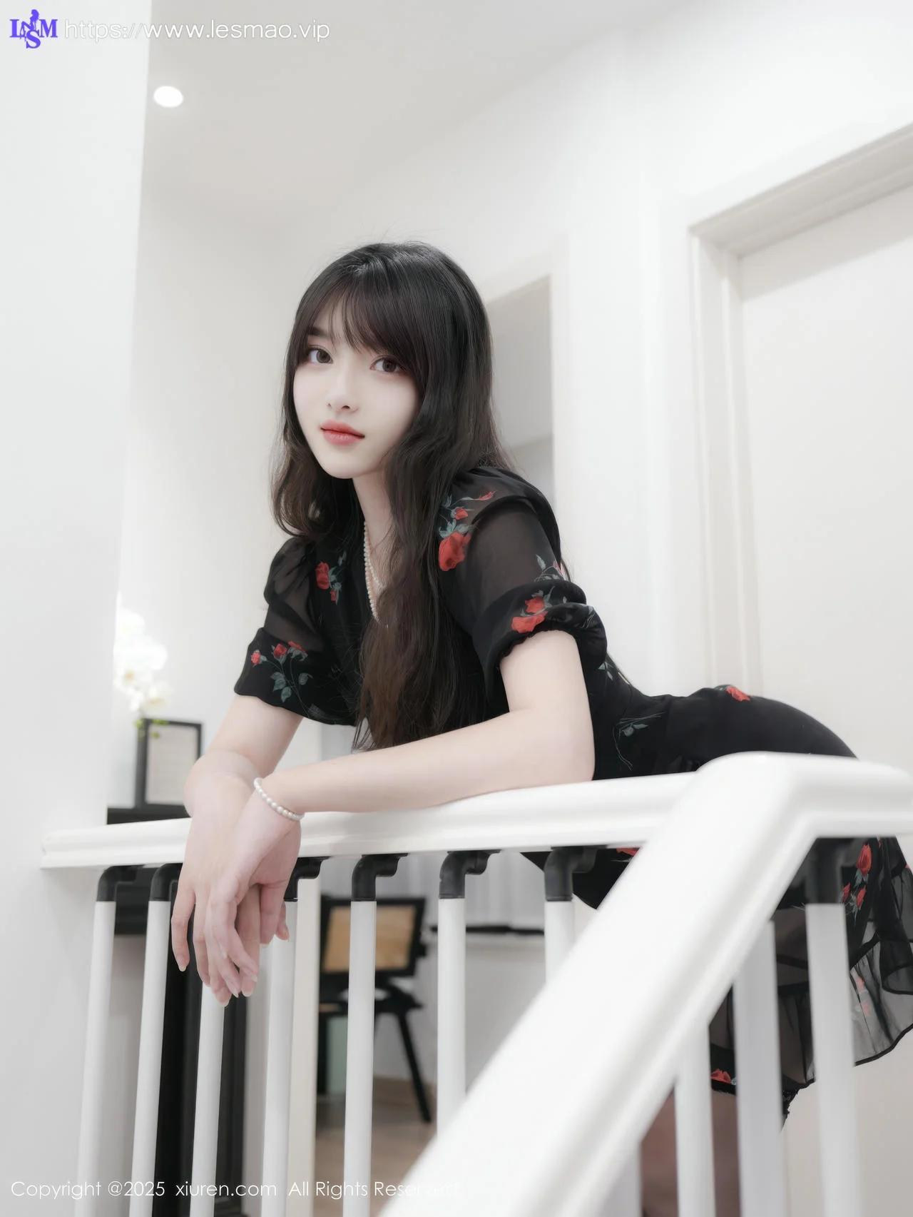 XiuRen 秀人 No.10586 白露lulu 玫瑰黑裙魅惑黑丝 - 9