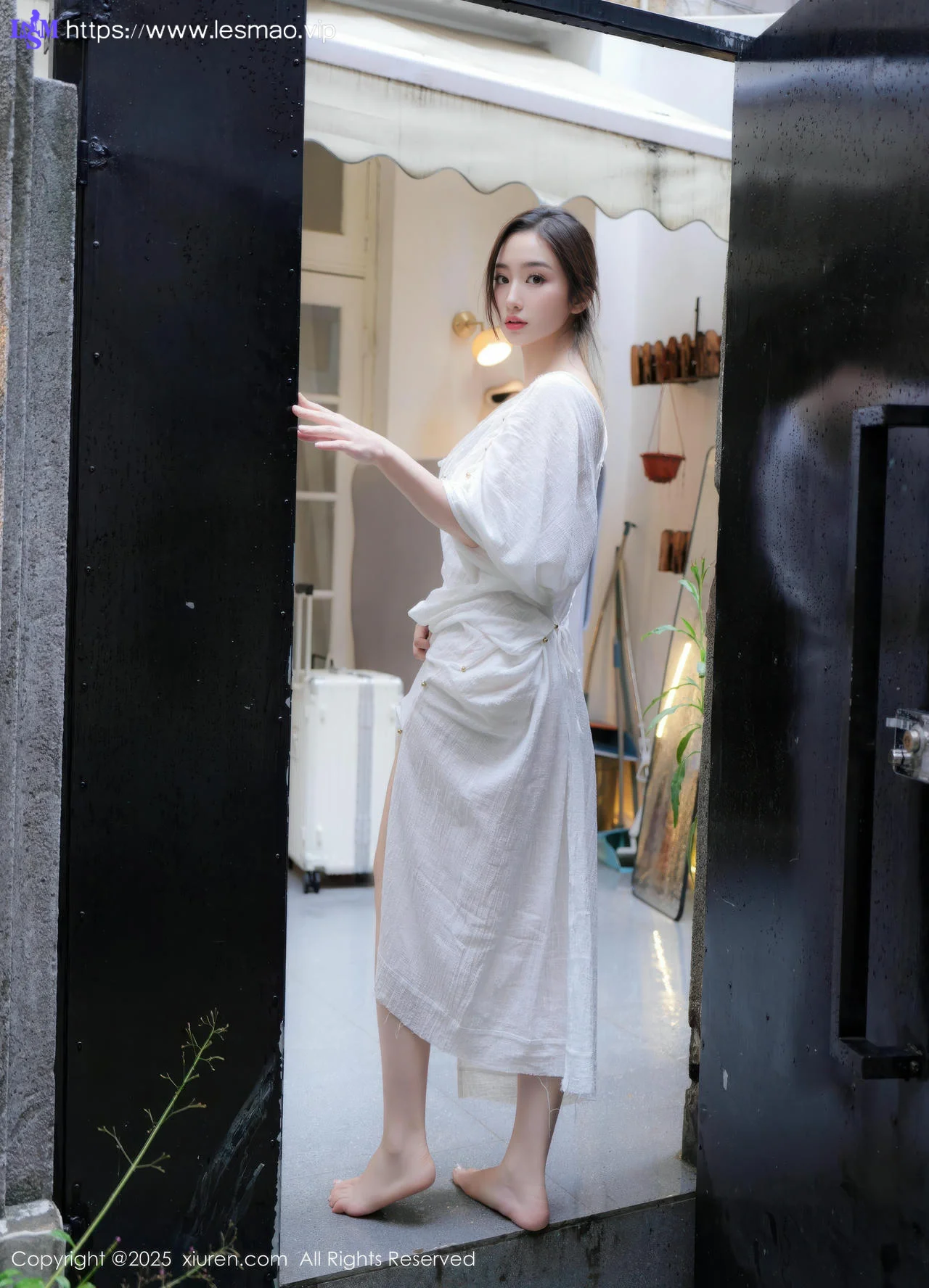 XiuRen 秀人 No.10603 楠芝 街拍白色长袍 - 20