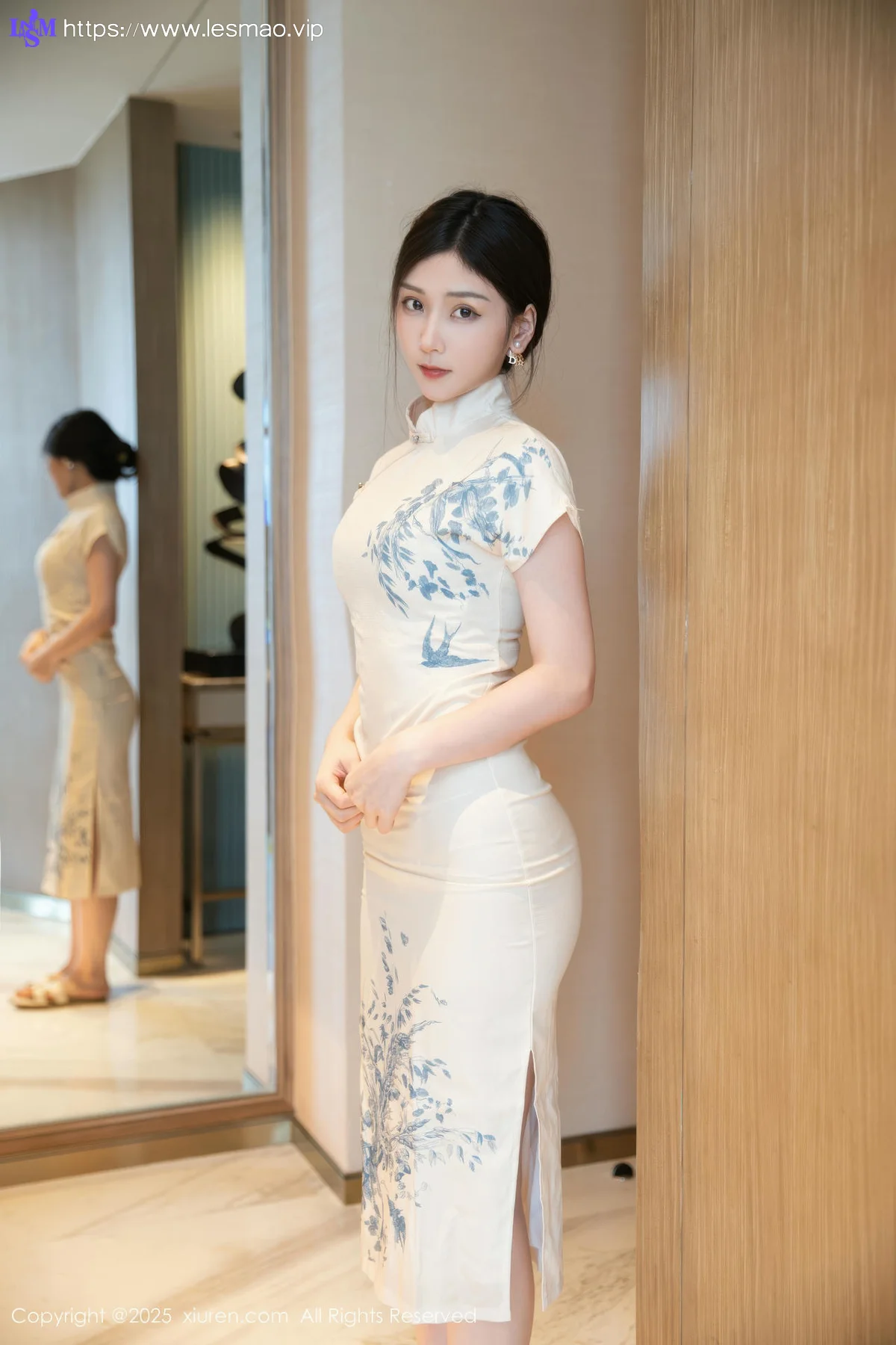 XiuRen 秀人 No.10605 刘婷婷 浅色旗袍 - 1