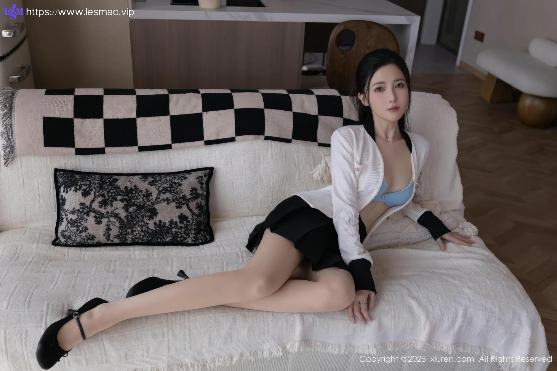 XiuRen 秀人 No.10615 鱼子酱Fish  黑色短裙肉色丝袜 - 13