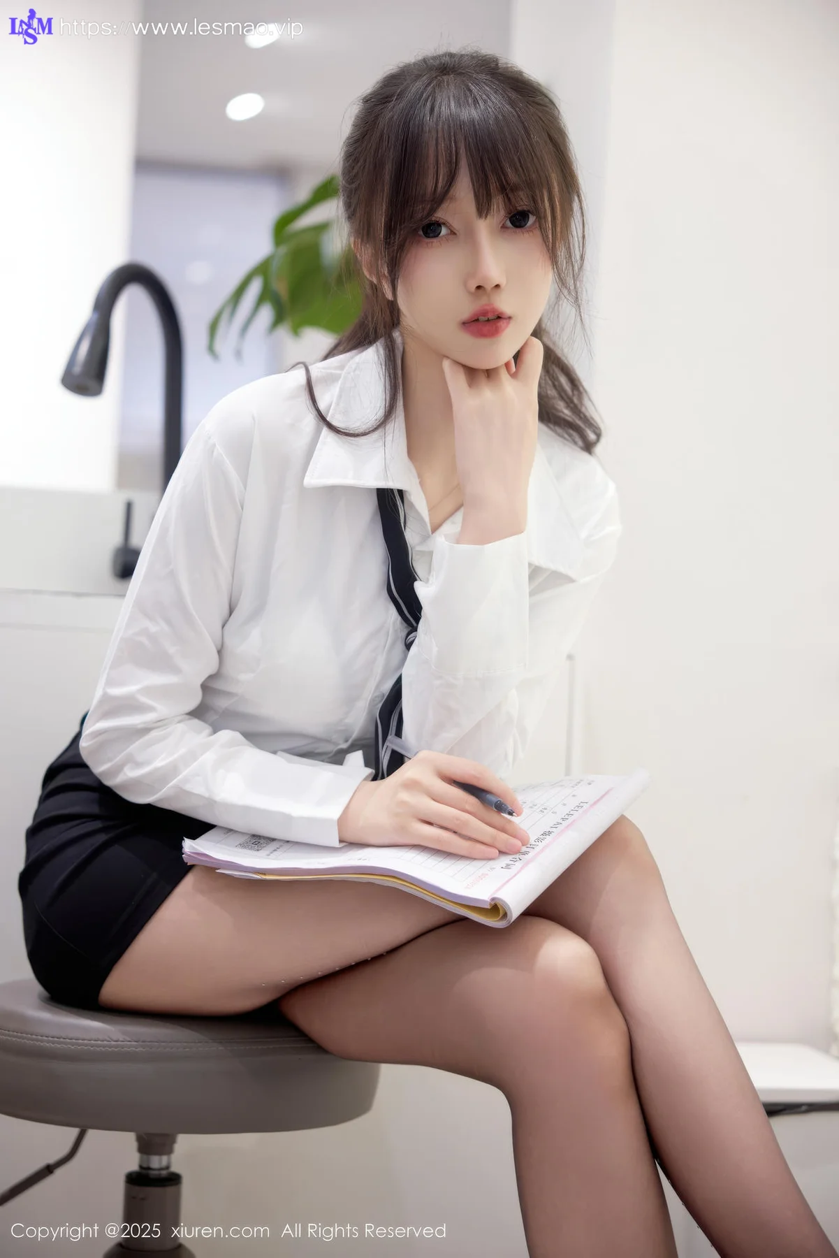 XiuRen 秀人 No.10636 玥儿玥er 性感OL服饰 - 15