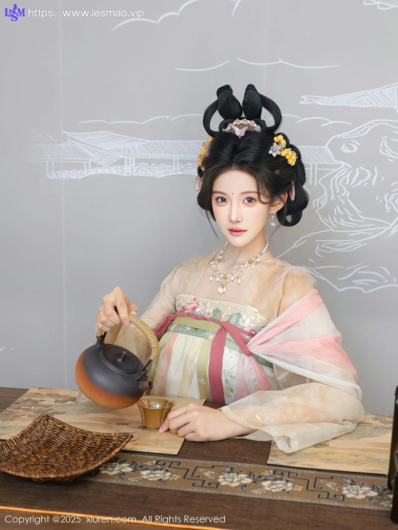 XiuRen 秀人 No.10645 梨霜儿 浅色古装服饰拍摄 - 2