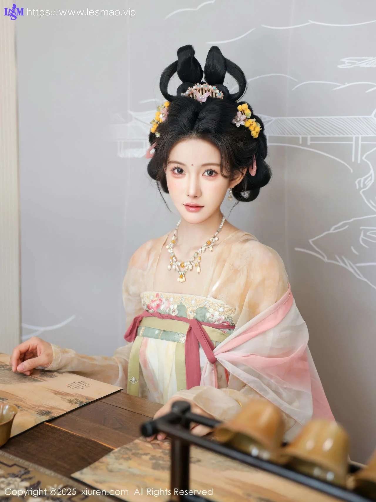 XiuRen 秀人 No.10645 梨霜儿 浅色古装服饰拍摄 - 6