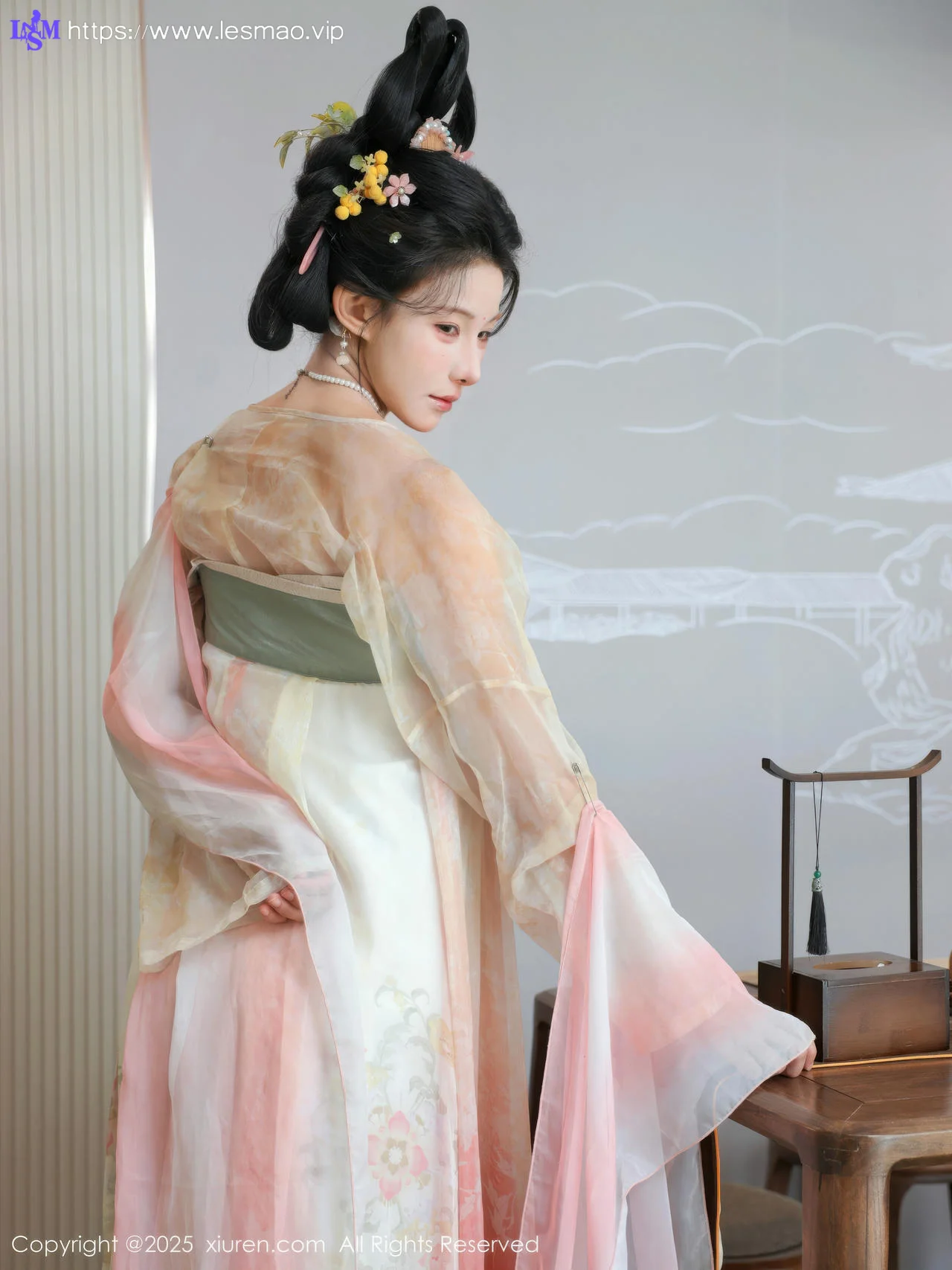 XiuRen 秀人 No.10645 梨霜儿 浅色古装服饰拍摄 - 11