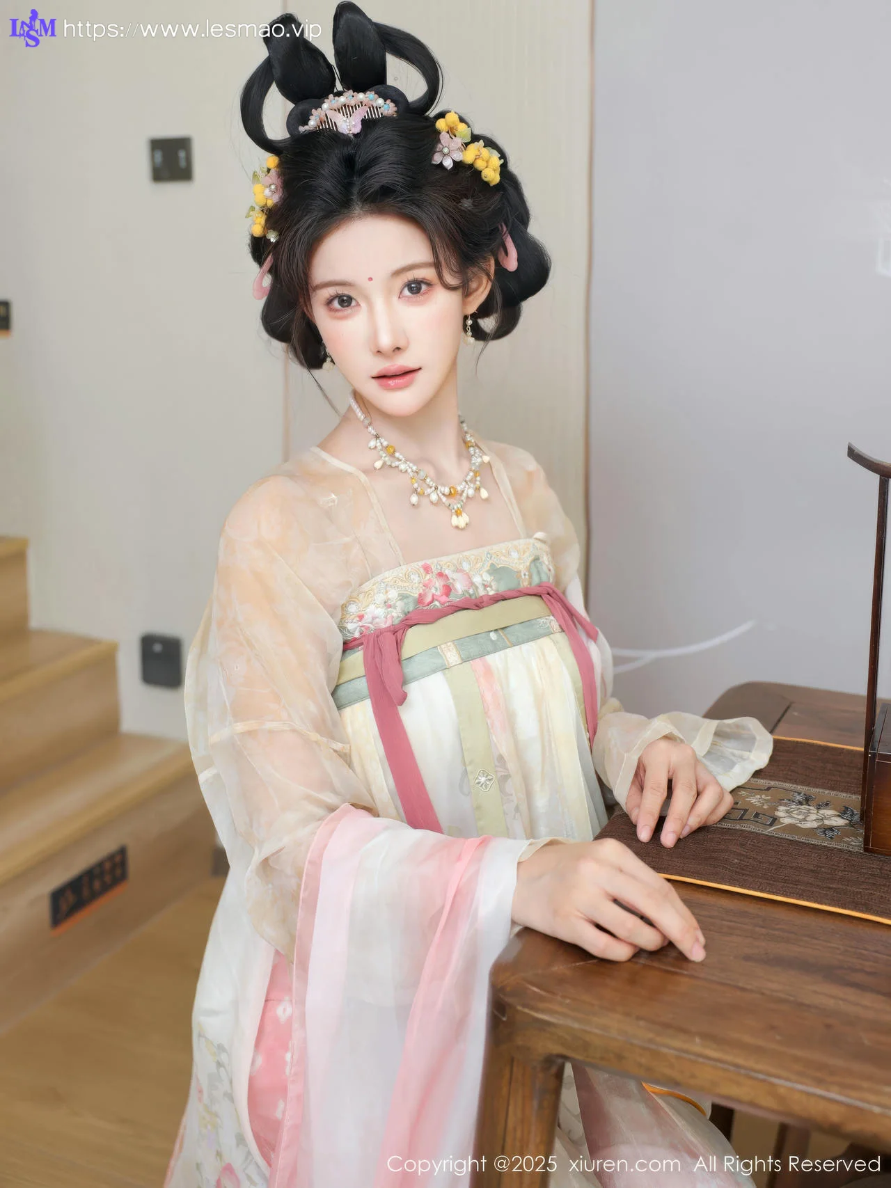 XiuRen 秀人 No.10645 梨霜儿 浅色古装服饰拍摄 - 18