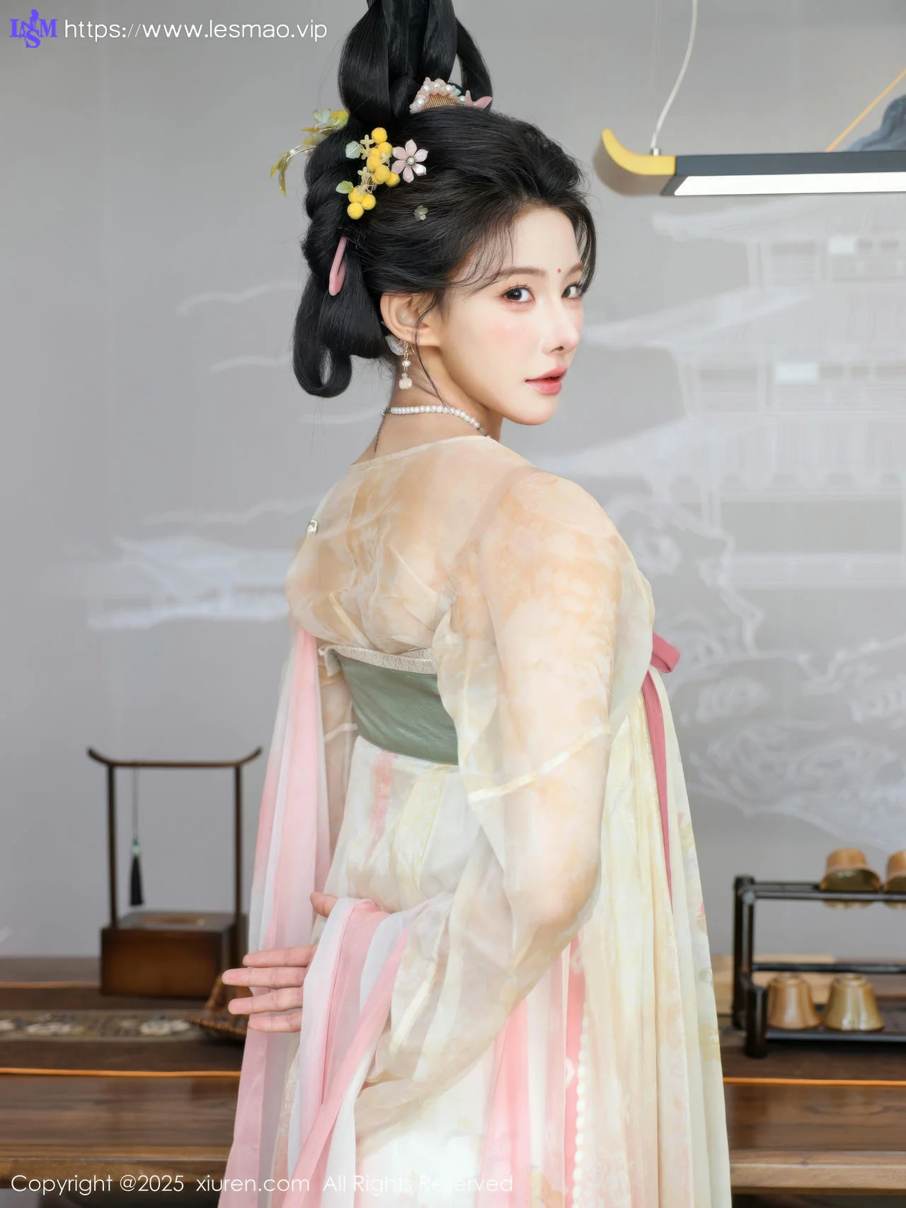 XiuRen 秀人 No.10645 梨霜儿 浅色古装服饰拍摄 - 21
