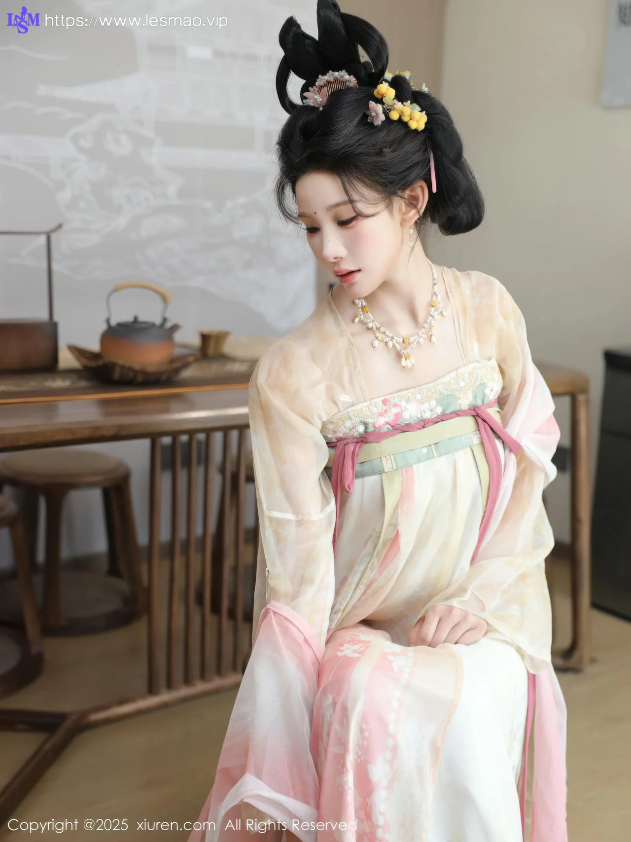 XiuRen 秀人 No.10645 梨霜儿 浅色古装服饰拍摄 - 25